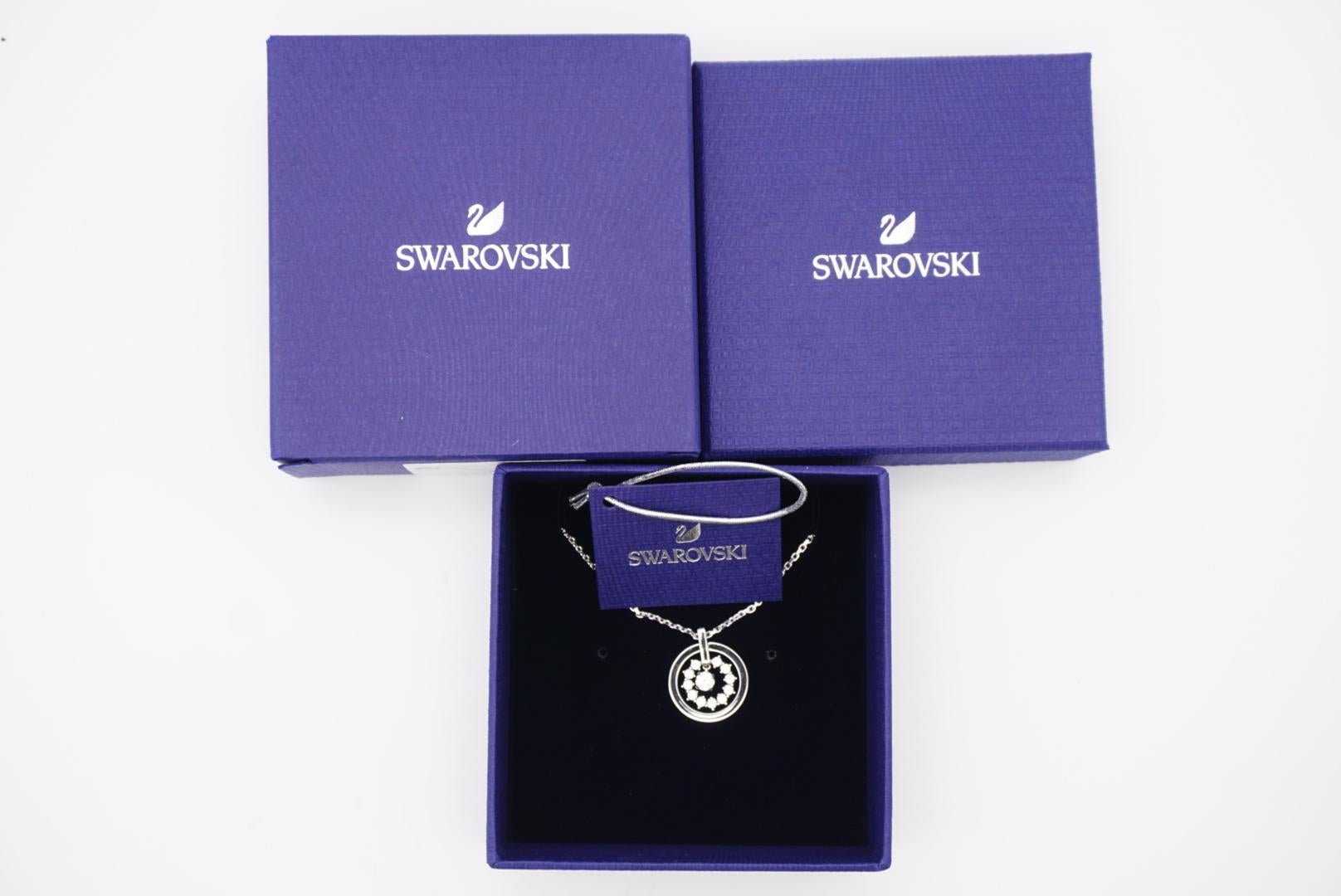 Swarovski Further Circle Star Snowflake Crystals Collana in rodio bianco BNWT in vendita 3