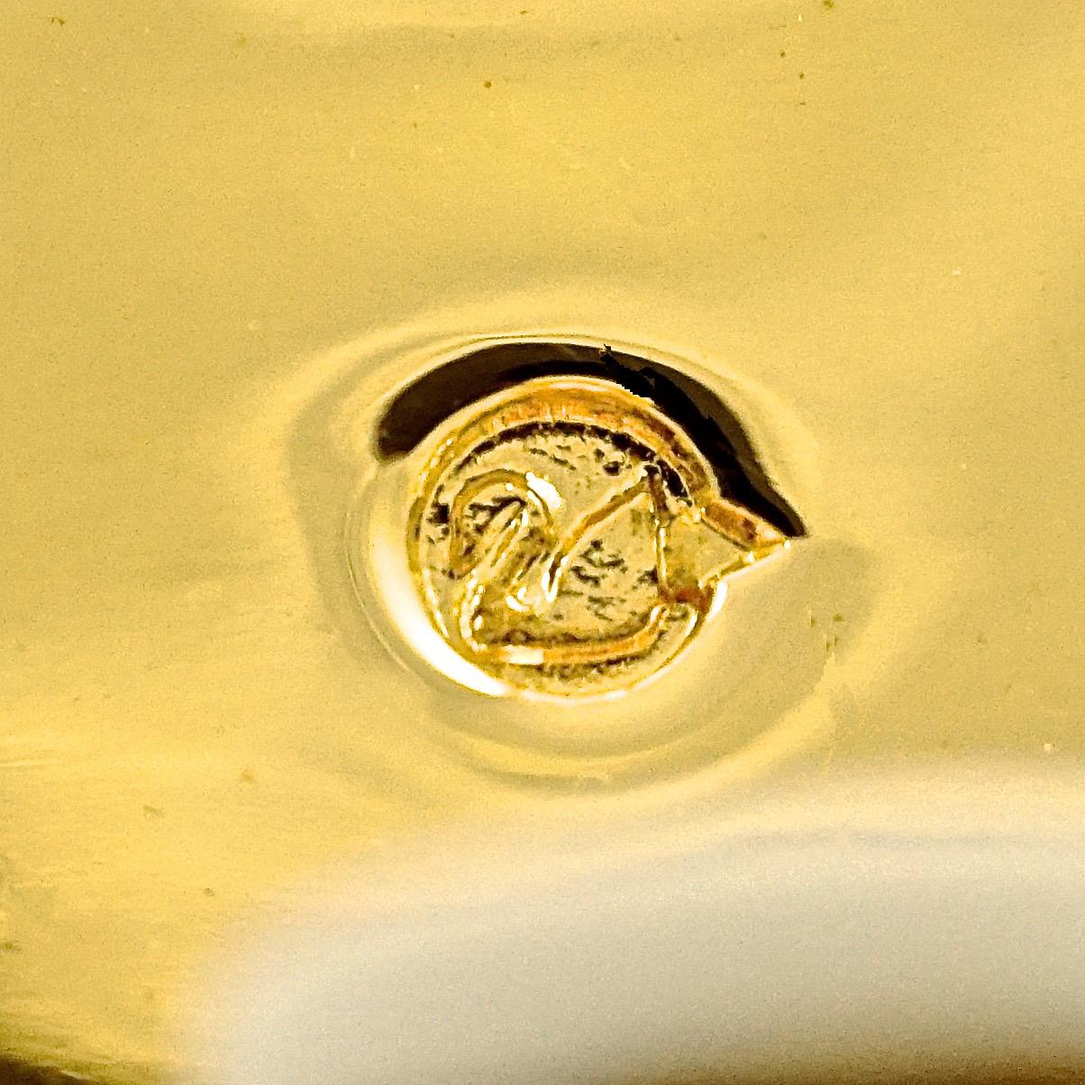 Swarovski Logo-Ohrclips aus vergoldetem Bernstein und klarem Pavé-Kristall mit Schwanenmotiv für Damen oder Herren im Angebot