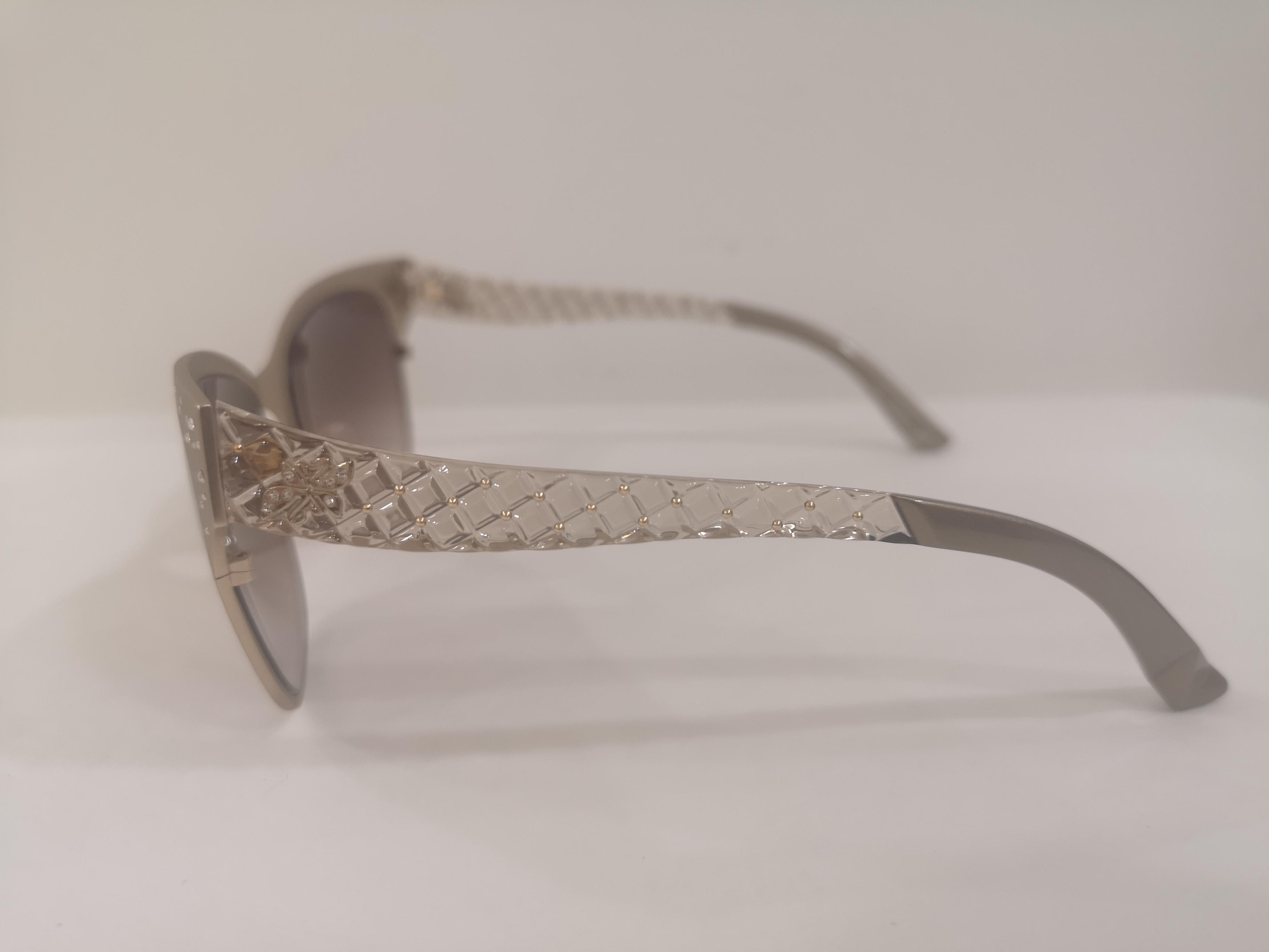 Women's or Men's Swarovski gold with swarovski sunglasses NWOT For Sale