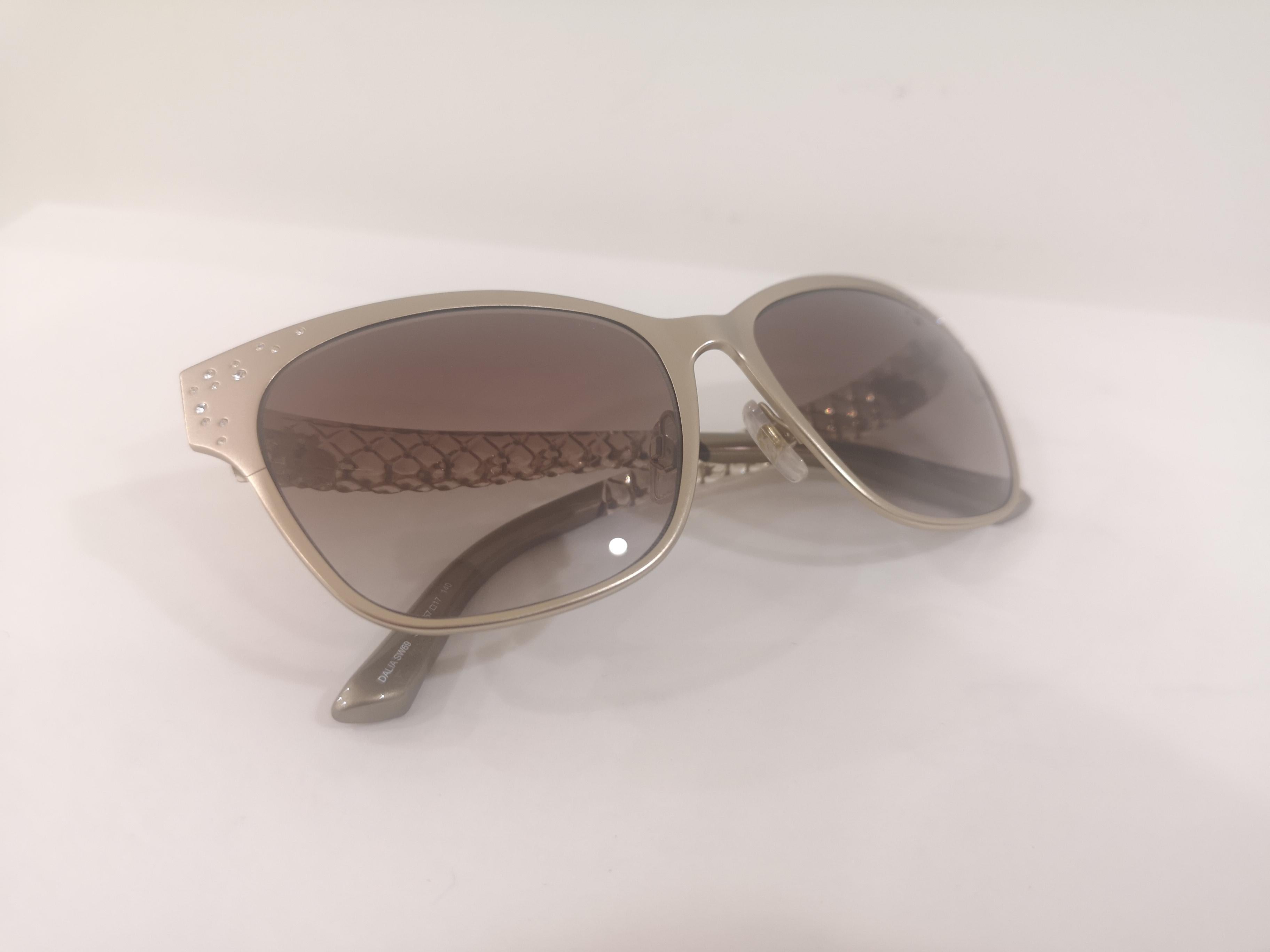 Swarovski - Lunettes de soleil dorées avec lunettes swarovski, neuves avec étiquettes en vente 2
