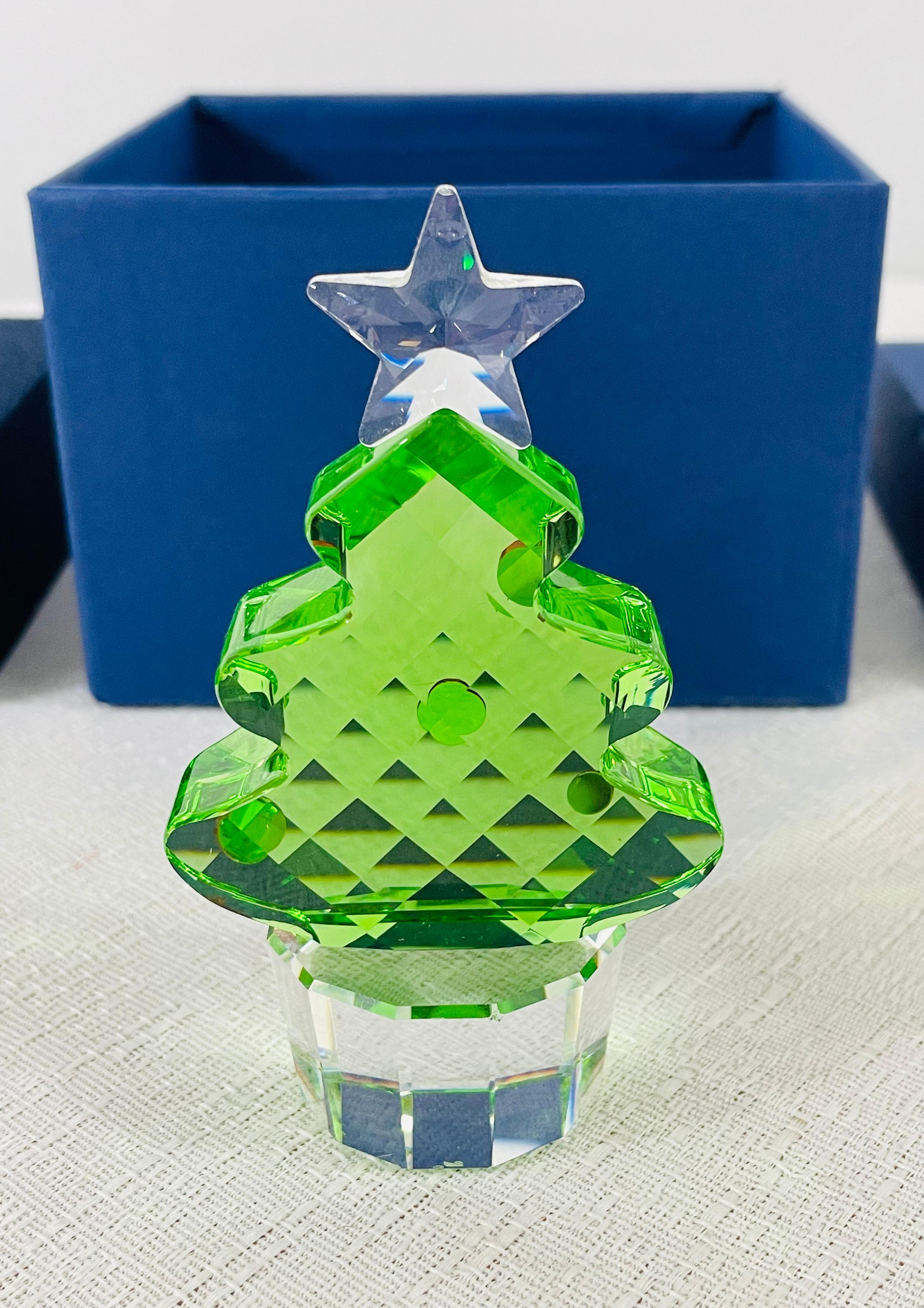 Swarovski Green Crystal Figurine Christmas Tree In Good Condition In Plainview, NY