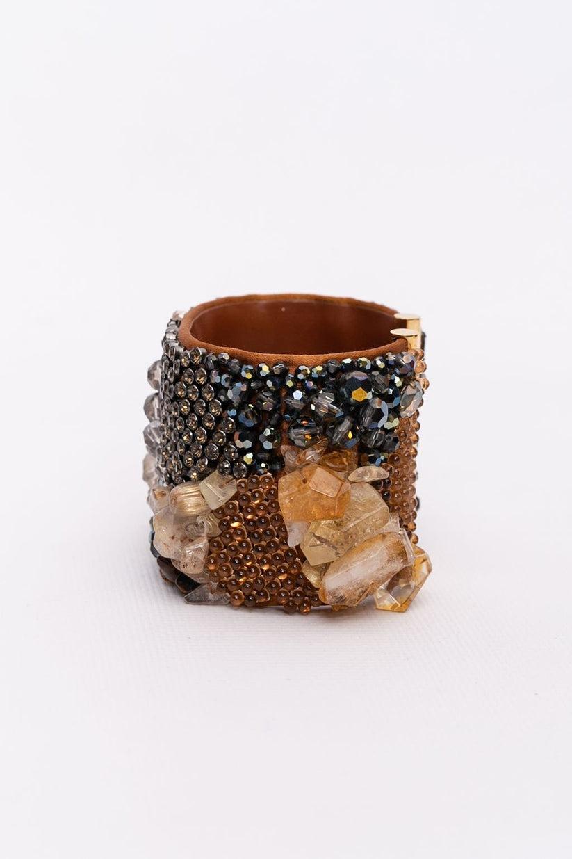 Daniel Swarovski - Cuff bracelet made of leather sewn with beads. From the 1990s.

Additional information:
Condition: Very good condition
Dimensions: Circumference: 17 cm (6,69 in) - Openning: 2 cm (0,79 in) - Width: 5,5 cm (2,17 in)

Seller