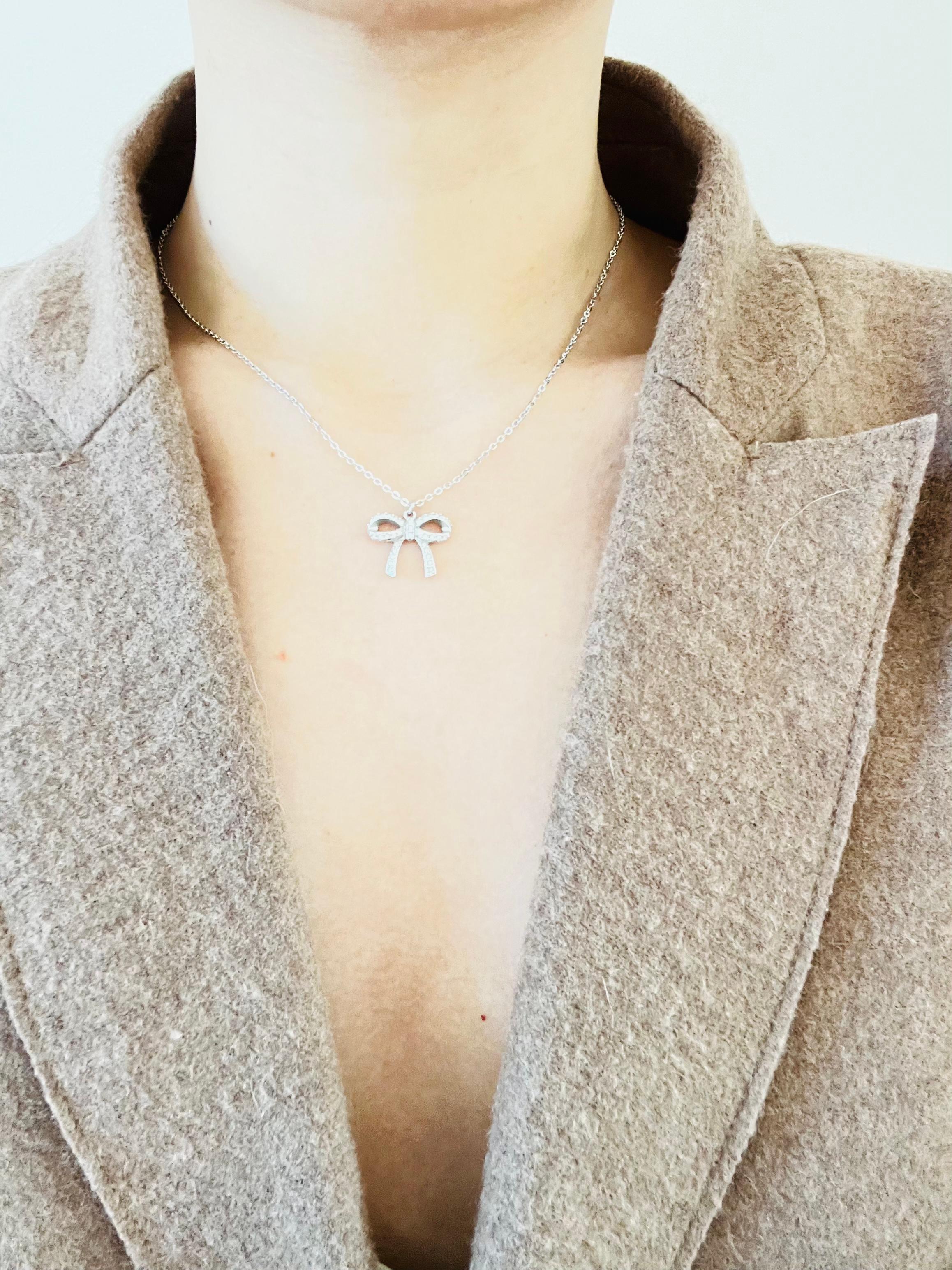 da uomo o donna Swarovski Ciondolo con cristalli a forma di arco a nodo permanente Collana in argento bianco elegante e carina A. Silver in vendita