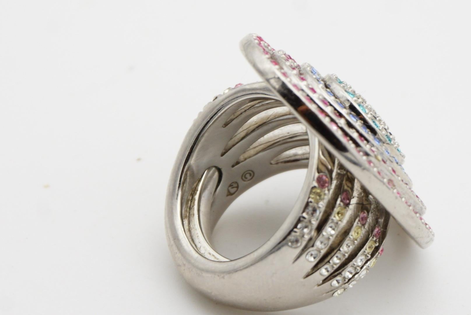 Swarovski Bague cocktail de luxe en cristals arc-en-ciel ovale ajouré et épaisse Nirvana en vente 9