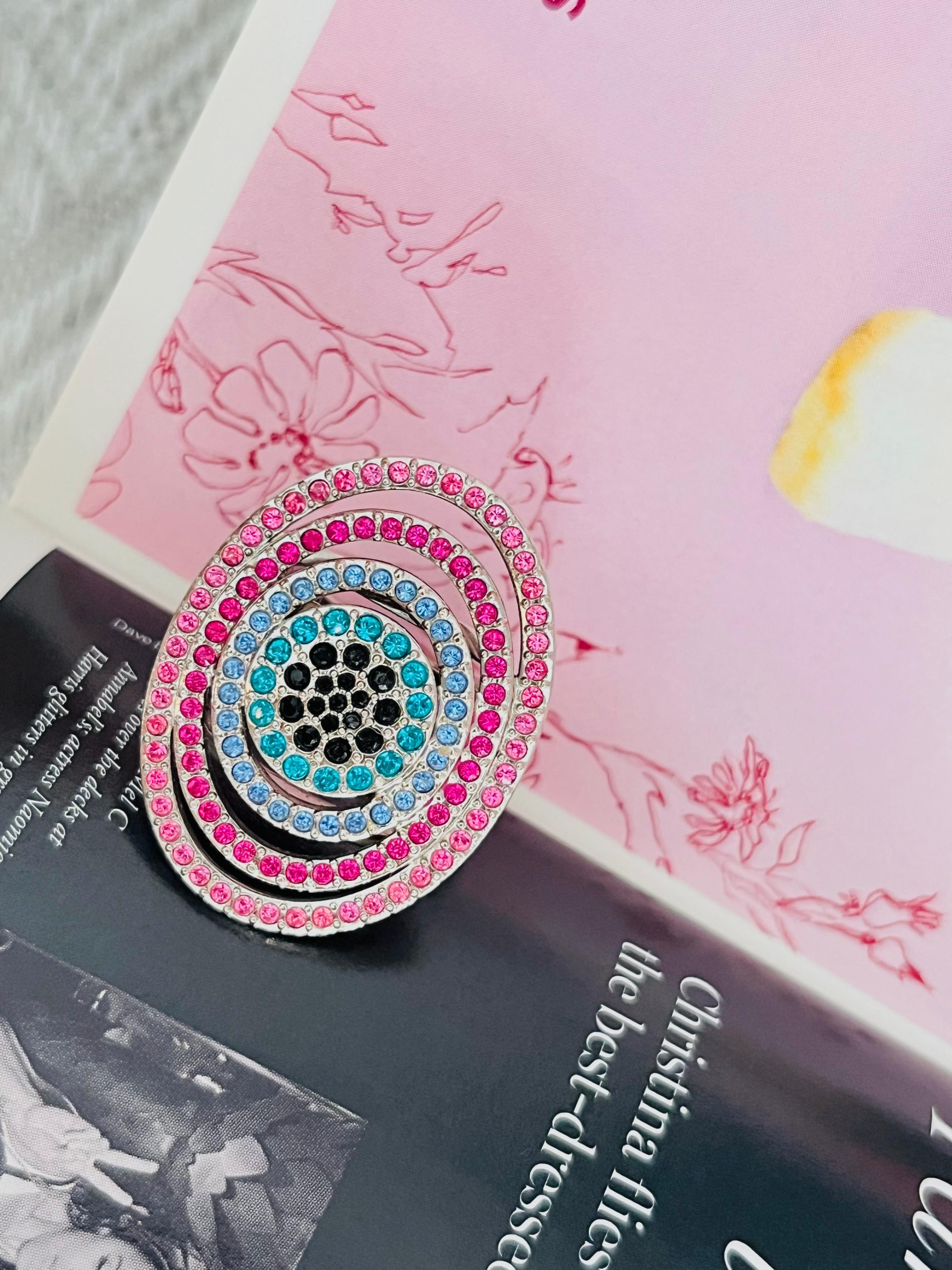 Art déco Swarovski Bague cocktail de luxe en cristals arc-en-ciel ovale ajouré et épaisse Nirvana en vente