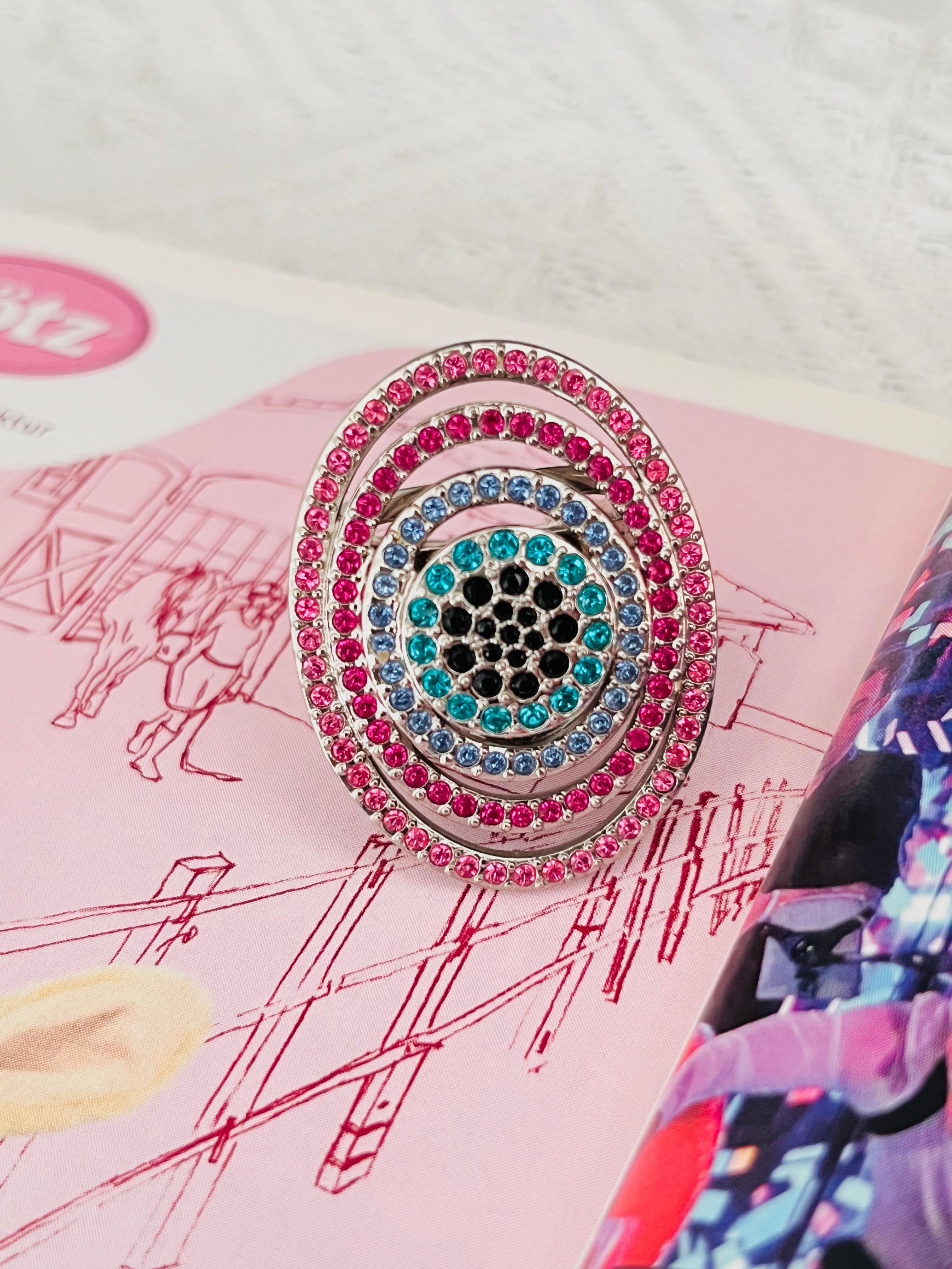 Swarovski Bague cocktail de luxe en cristals arc-en-ciel ovale ajouré et épaisse Nirvana Unisexe en vente