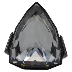 Bague de cocktail imposante Swarovski Nirvana, avec cristaux Curiosa noirs en forme de triangle, 58