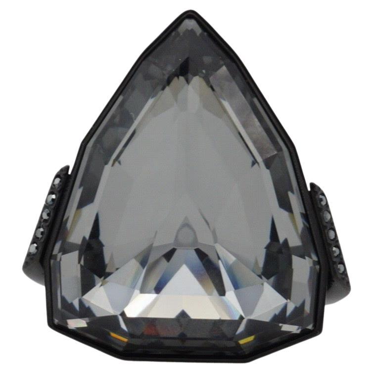 Swarovski Unisex Nirvana Große Dreieckskristalle Schwarz Curiosa Cocktail Chunky Ring, Größe 58, UK Q US 8

Sehr guter Zustand. Ganz neu. Kommt mit Originalverpackung. 100% echt.

Glamouröses Kristall wurde mit zahlreichen glitzernden Facetten