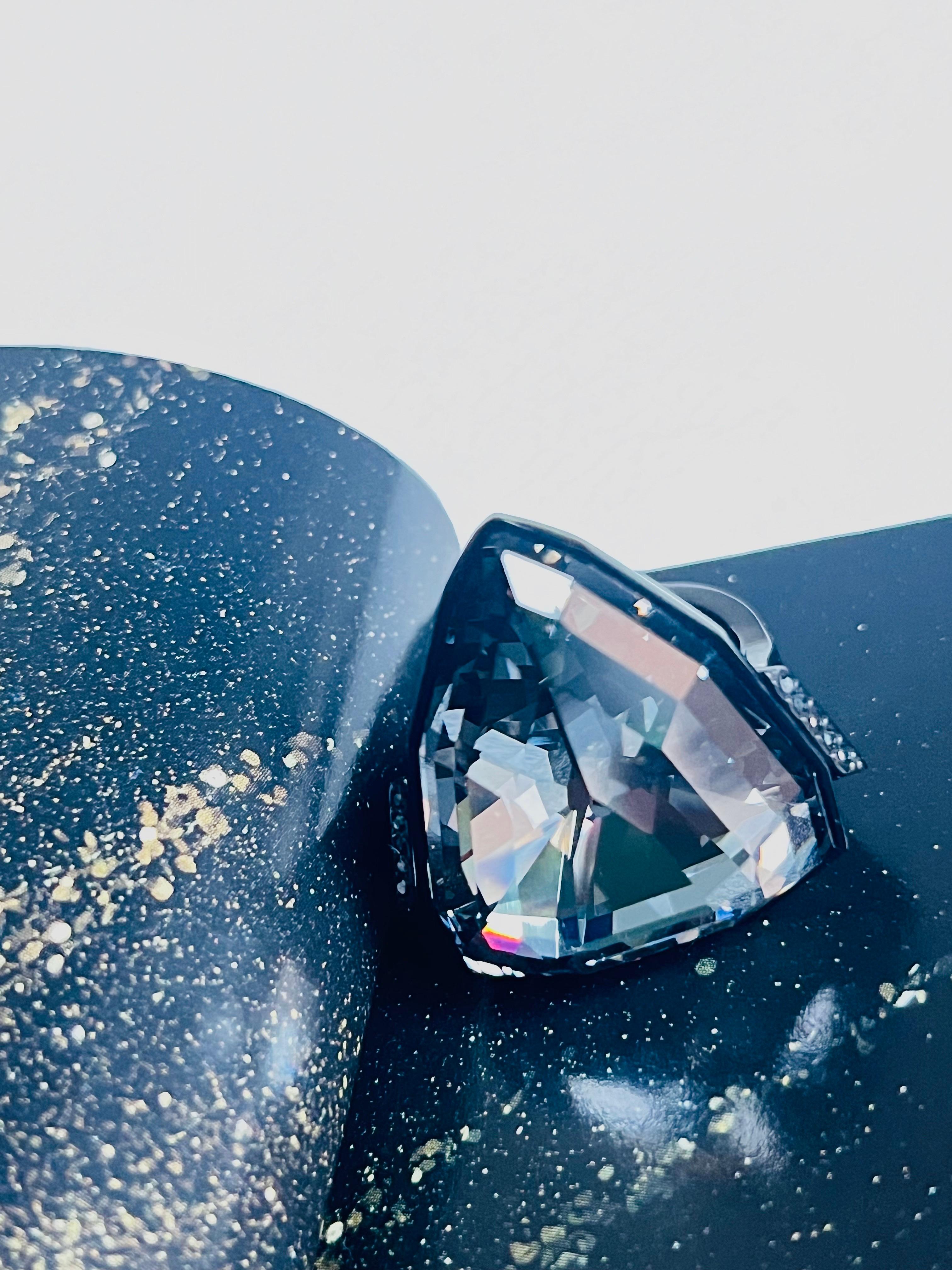 Swarovski Nirvana Dreieckiger Kristall-Cocktailring mit schwarzer Curiosa, Größe 58, UK Q im Zustand „Hervorragend“ im Angebot in Wokingham, England