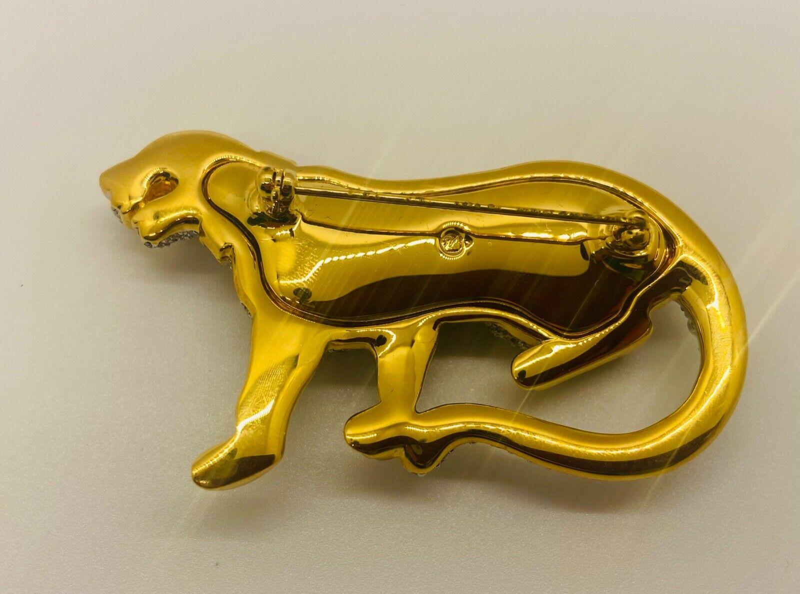 Swarovski Pave' Kristall Gold Leopardenbrosche oder Anstecknadel, signiert und freitragend (20. Jahrhundert) im Angebot