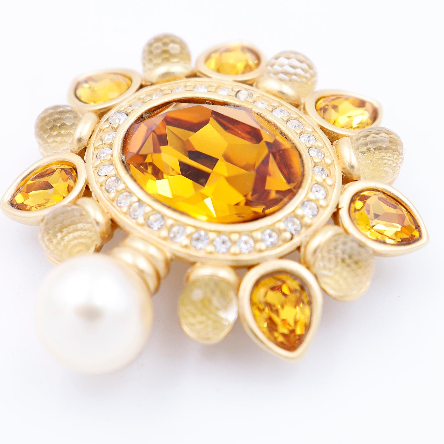 Swarovski Pearl Drop Faceted Amber Crystal Gold Plated Brooch w Swan Logo (Broche en cristal d'ambre facetté avec goutte de perle) en vente 2