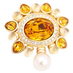 Swarovski Pearl Drop Faceted Amber Crystal Gold Plated Brooch w Swan Logo (Broche en cristal d'ambre facetté avec goutte de perle)