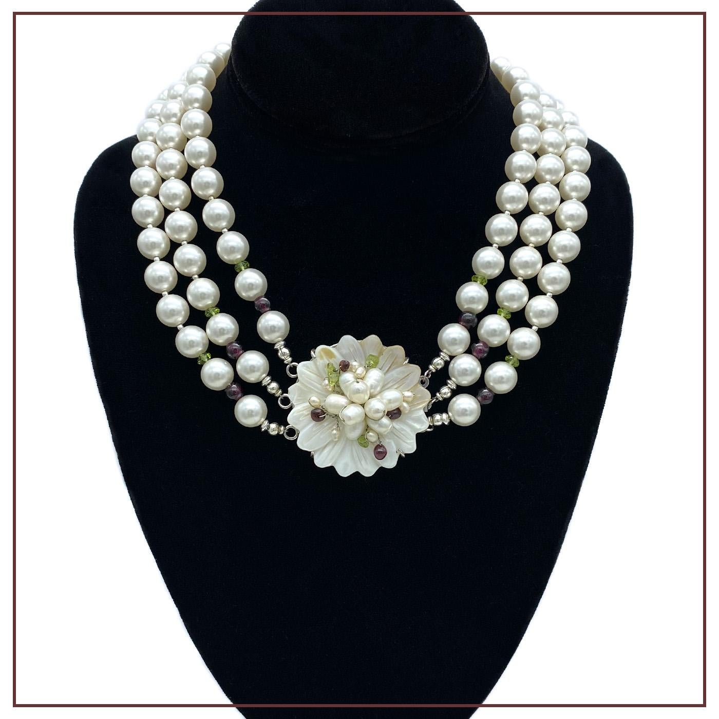 Collier à trois brins de perles Swarovski en vente 1