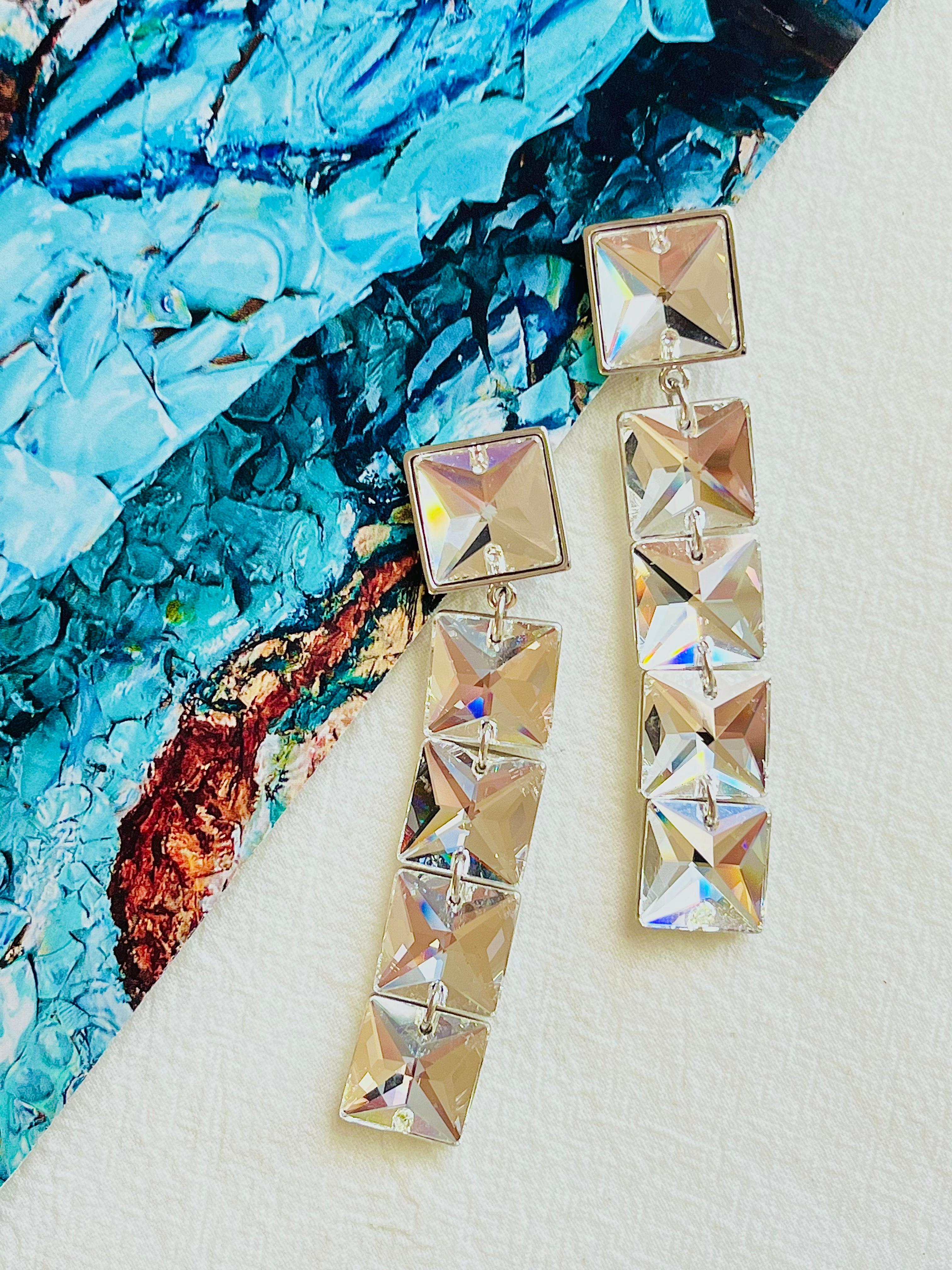 Swarovski Princesse, cristaux flottants, longs carrés blancs, boucles d'oreilles à clip Excellent état - En vente à Wokingham, England