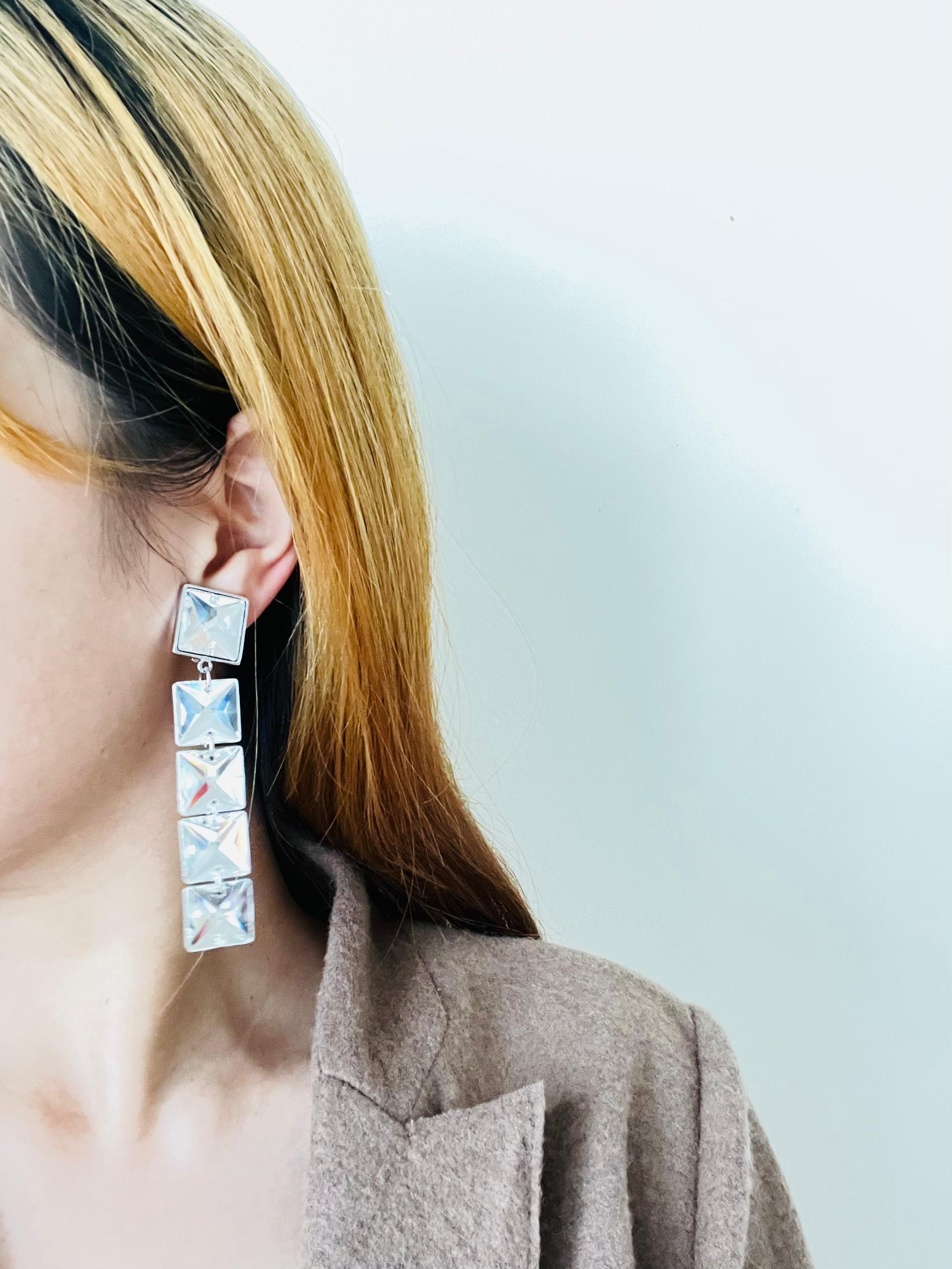 Pendientes de clip con cristales flotantes Swarovski de corte princesa, largos, cuadrados y blancos 1