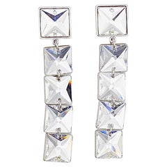 Pendientes de clip con cristales flotantes Swarovski de corte princesa, largos, cuadrados y blancos