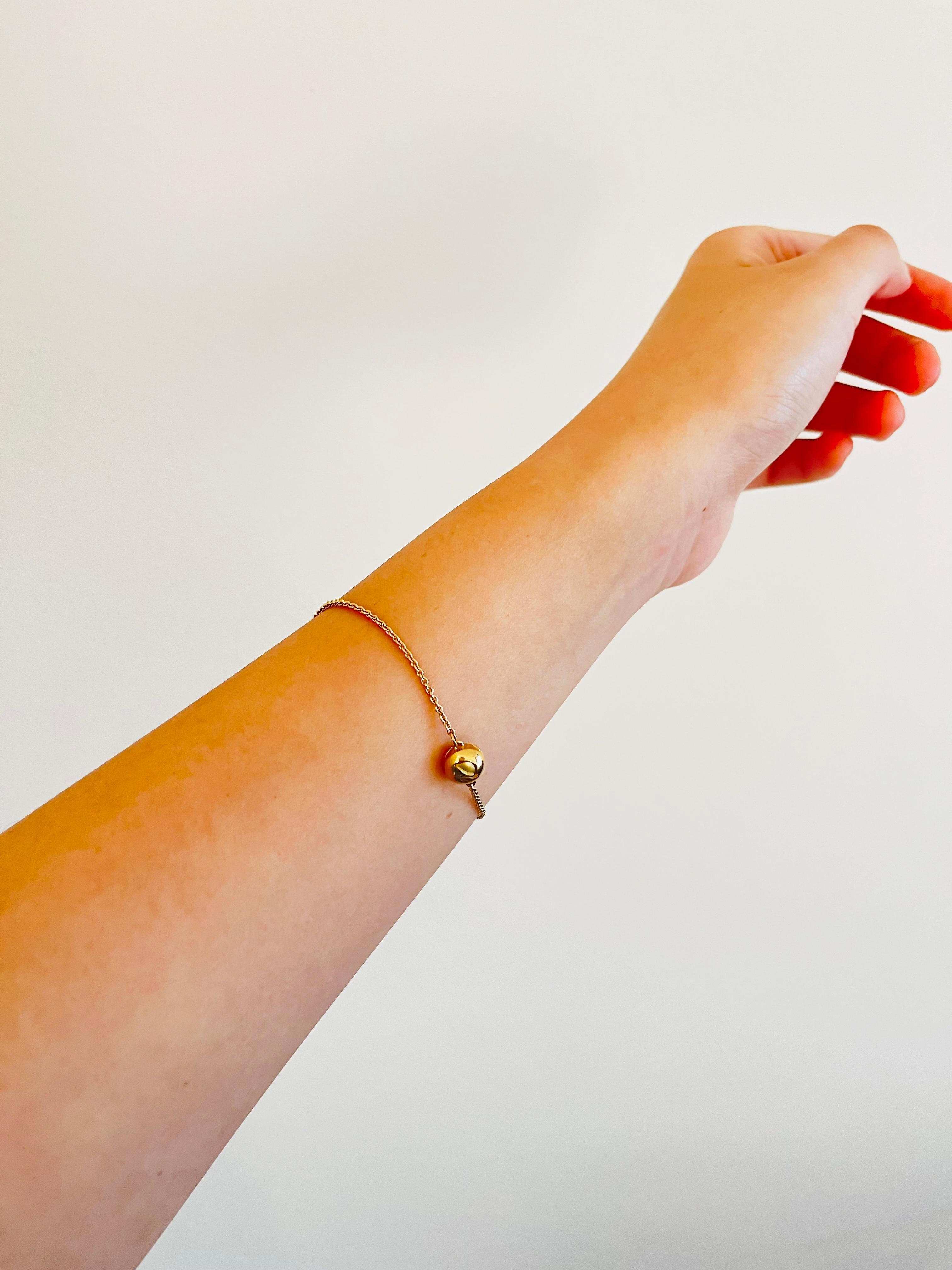 Swarovski Remix Collection Vivid Bee Bracelet à breloques en or, taille L en vente 1