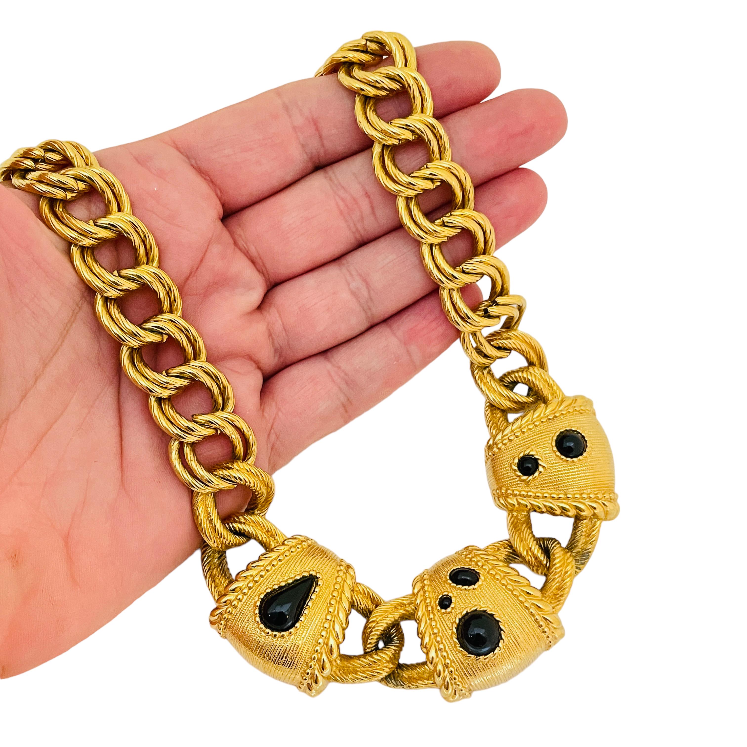 DETAILS

• signed SAL SWAROVSKI

• gold tone with glass 

• vintage designer necklace  

MEASUREMENTS  

• 

CONDITION

•  very good vintage condition with minimal signs of wear 

 Sku 33

❤️❤️   VINTAGE DESIGNER JEWELRY   ❤️❤️

❤️❤️  ALEXANDER’S