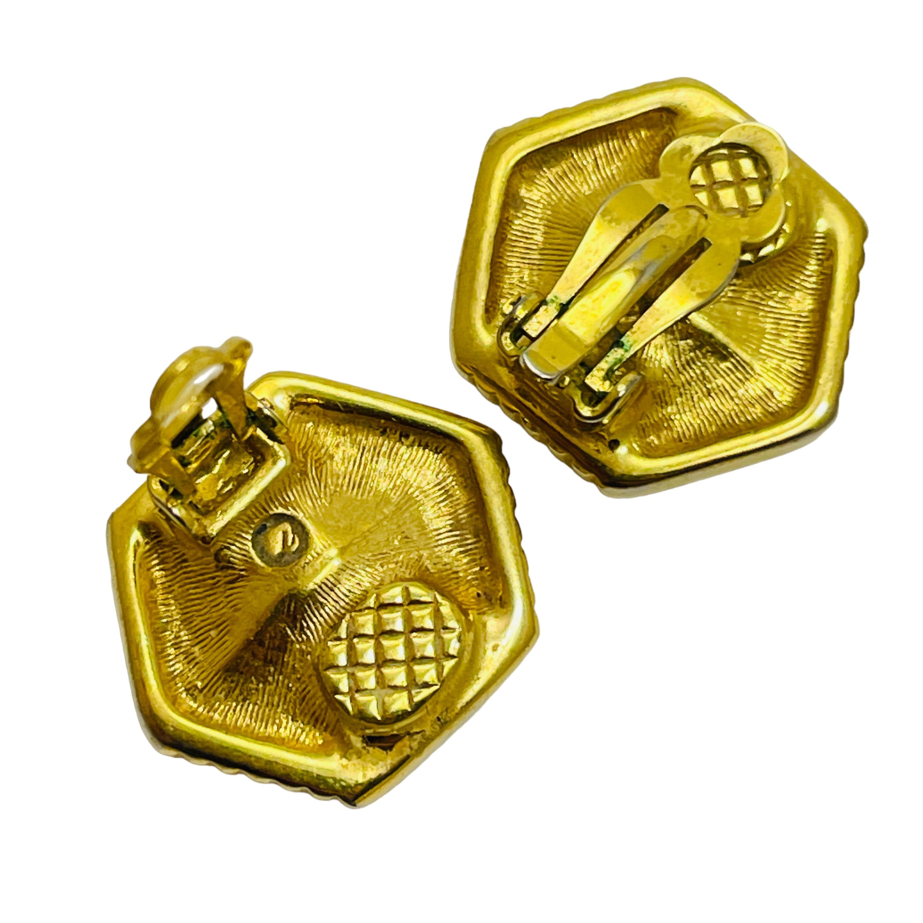 SWAROVSKI - Boucles d'oreilles à clip en or, améthyste et cristal, signées par le designer Bon état - En vente à Palos Hills, IL