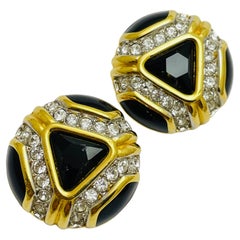 SWAROVSKI Pendientes de clip de diseño de pasarela con cristales negros chapados en oro firmados