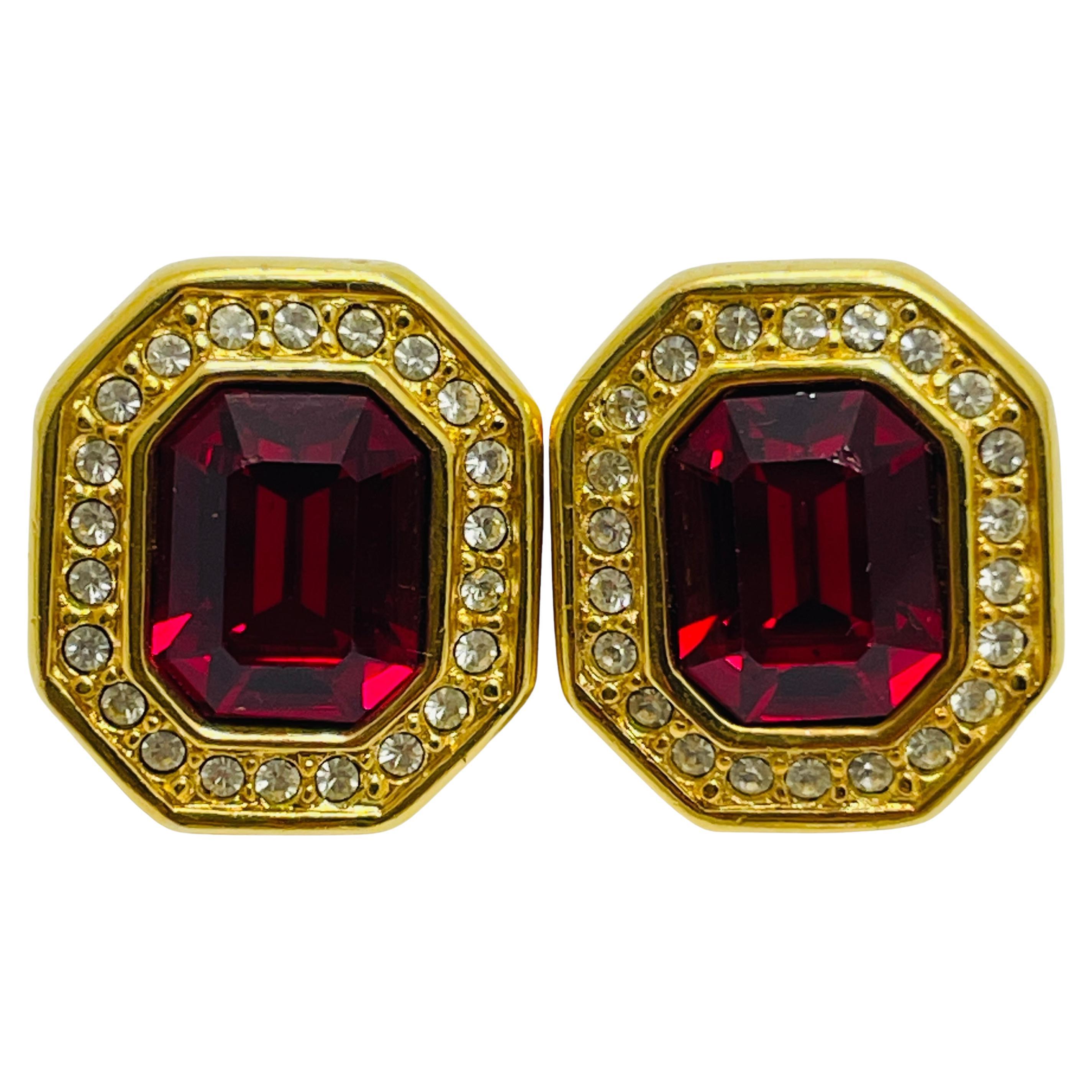 Orecchini da passerella firmati Swarovski in oro con rubino e cristallo rosso in vendita