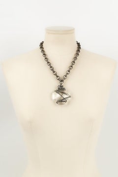 Collier en métal argenté Swarovski avec pendentif croix