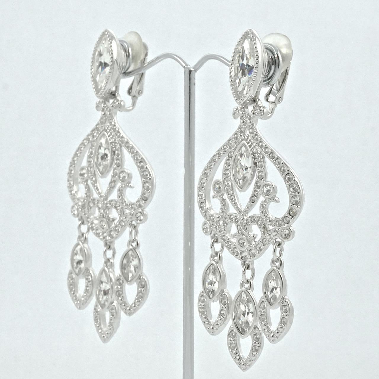 Swarovski Silberfarbene Marquise und runder Kristall Swan Logo Kronleuchter Ohrringe im Angebot 1