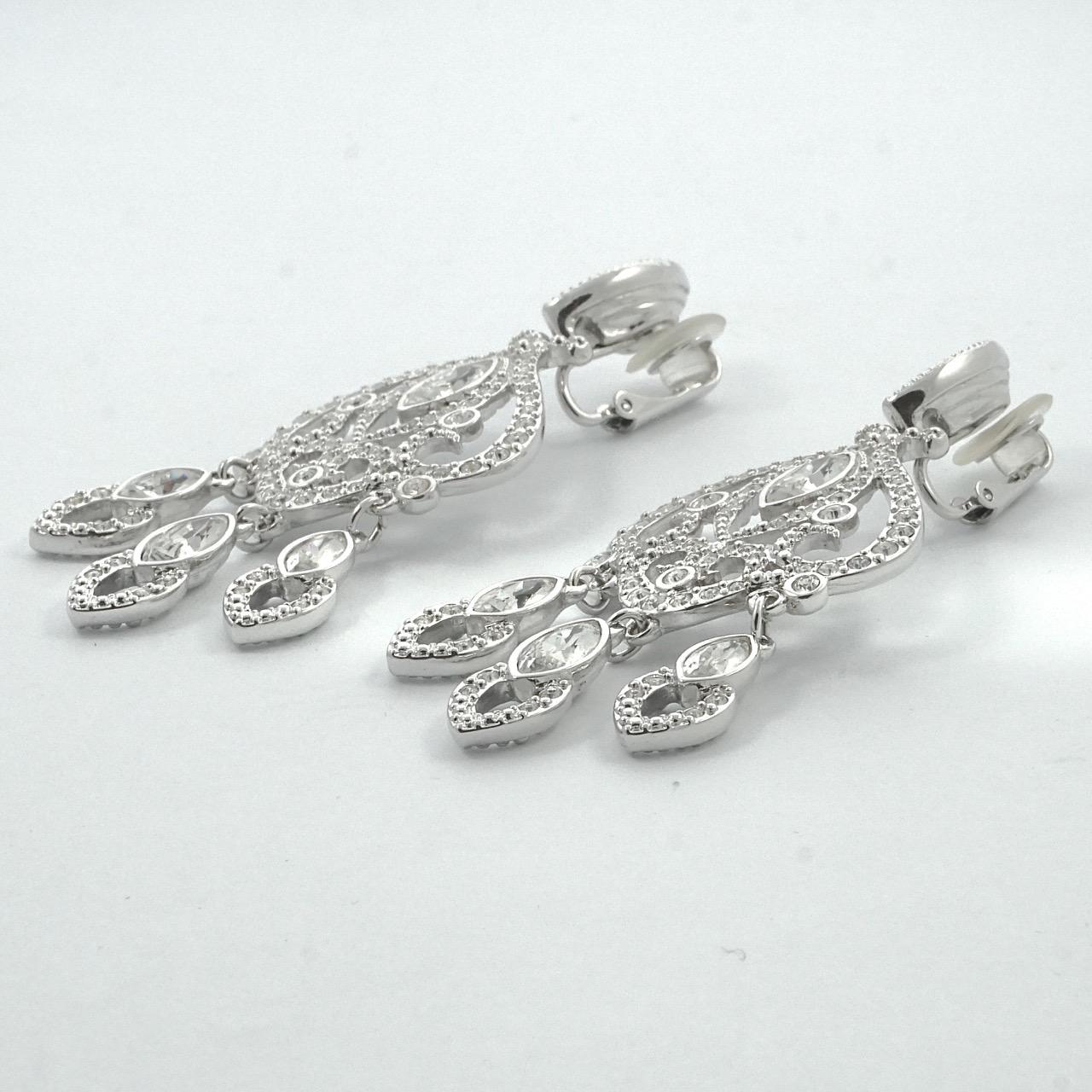 Swarovski Silberfarbene Marquise und runder Kristall Swan Logo Kronleuchter Ohrringe im Angebot 4