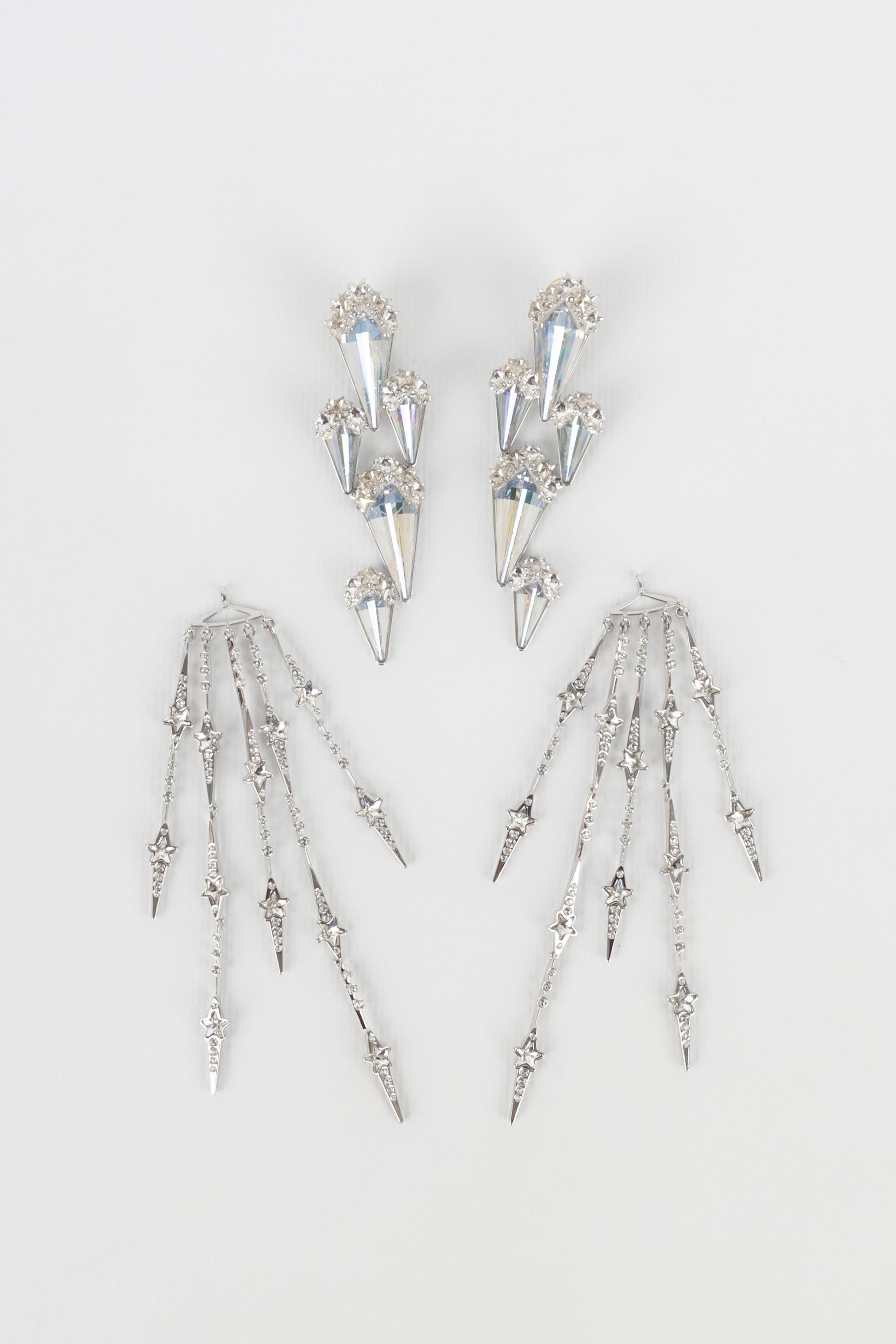 Swarovski Silberne Metall-Clip-Ohrringe mit Strasssteinen verziert im Zustand „Hervorragend“ im Angebot in SAINT-OUEN-SUR-SEINE, FR
