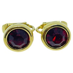 Orecchini a clip piccoli di design SWAROVSKI con cristalli rosso rubino placcati in oro a forma di cigno