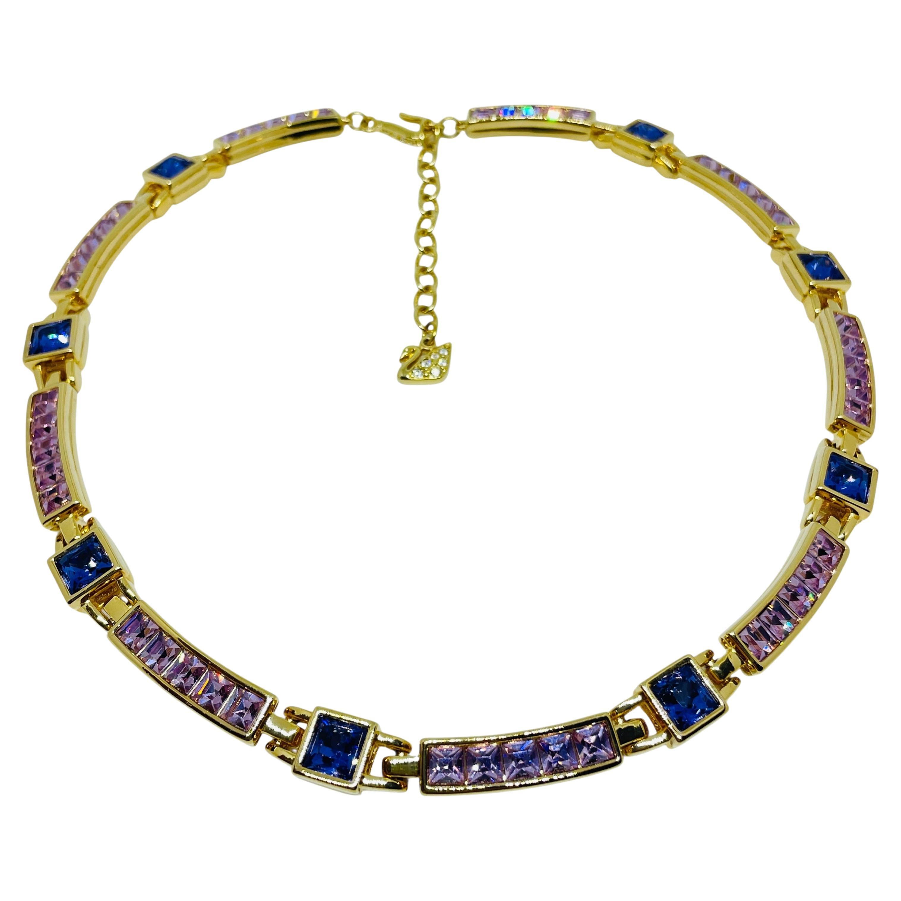 SWAROVSKI cisne logo firmado chapado en oro amatista cristal collar de diseño