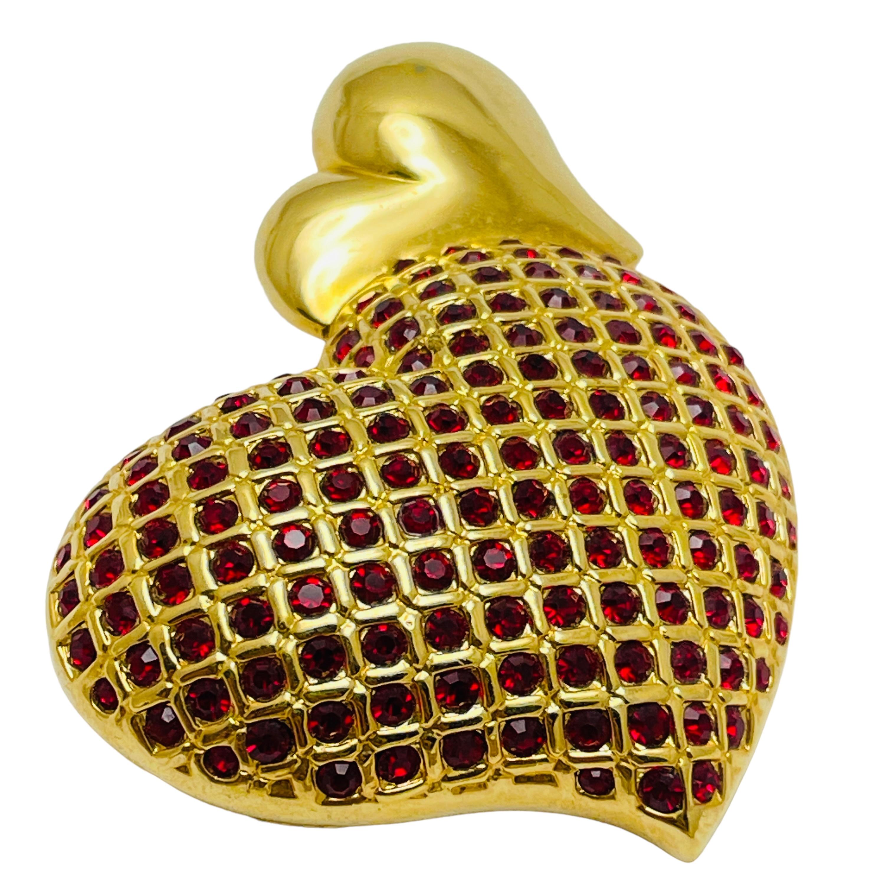 DETAILS

• signed SWAROVSKI swan logo 

• gold plated with crystals

• vintage designer brooch

MEASUREMENTS  

• 

CONDITION

•  very good vintage condition with minimal signs of wear 

 Sku 46

❤️❤️  VINTAGE DESIGNER JEWELRY ❤️❤️

❤️❤️ 