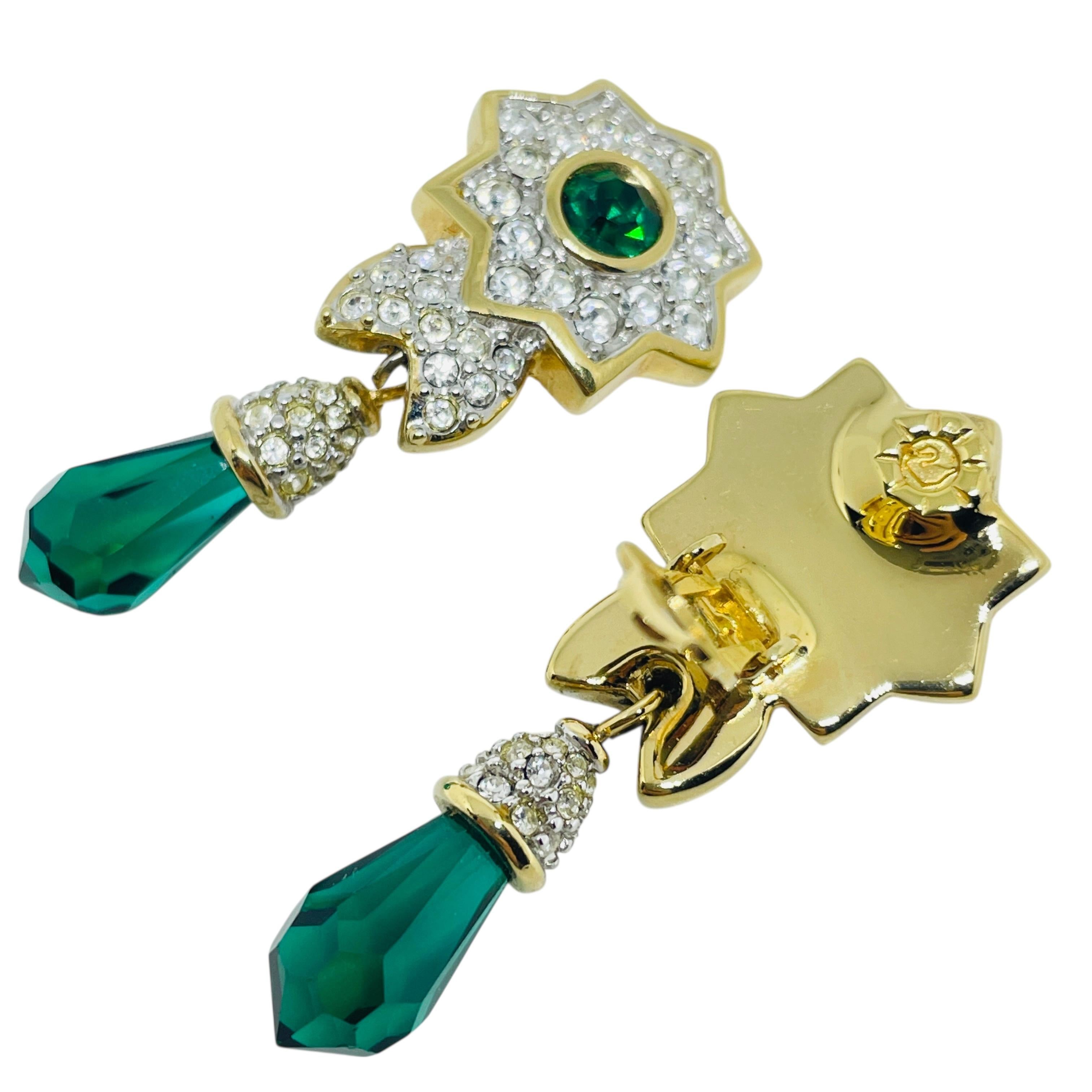 SWAROVSKI cisne firmado chapado en oro esmeralda cristal gota diseñador clip en pendientes en Bueno estado para la venta en Palos Hills, IL