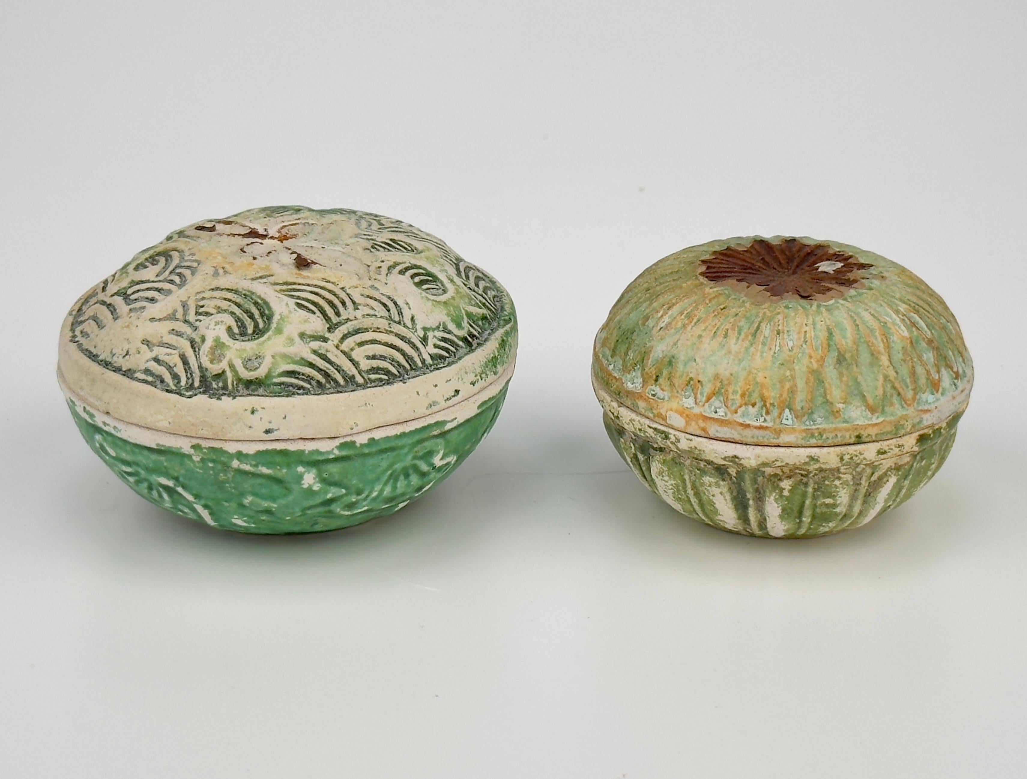 Chinese Swatow Lidded Boxes in the shape of Waves and Flowers, Late Ming Era(16-17th c) For Sale