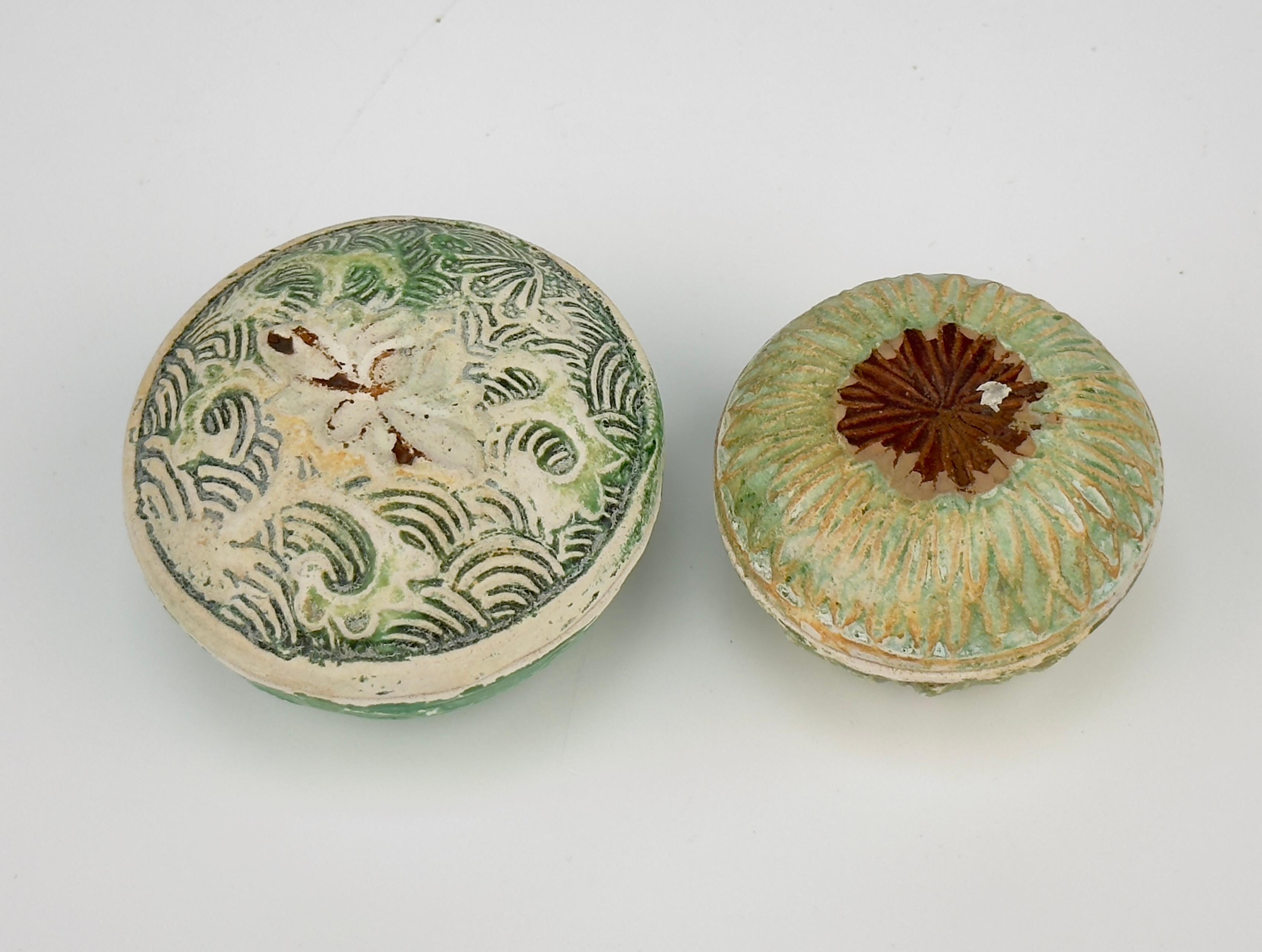 Swatow Lidded Boxes in the shape of Waves and Flowers, Late Ming Era(16-17th c) In Good Condition For Sale In seoul, KR