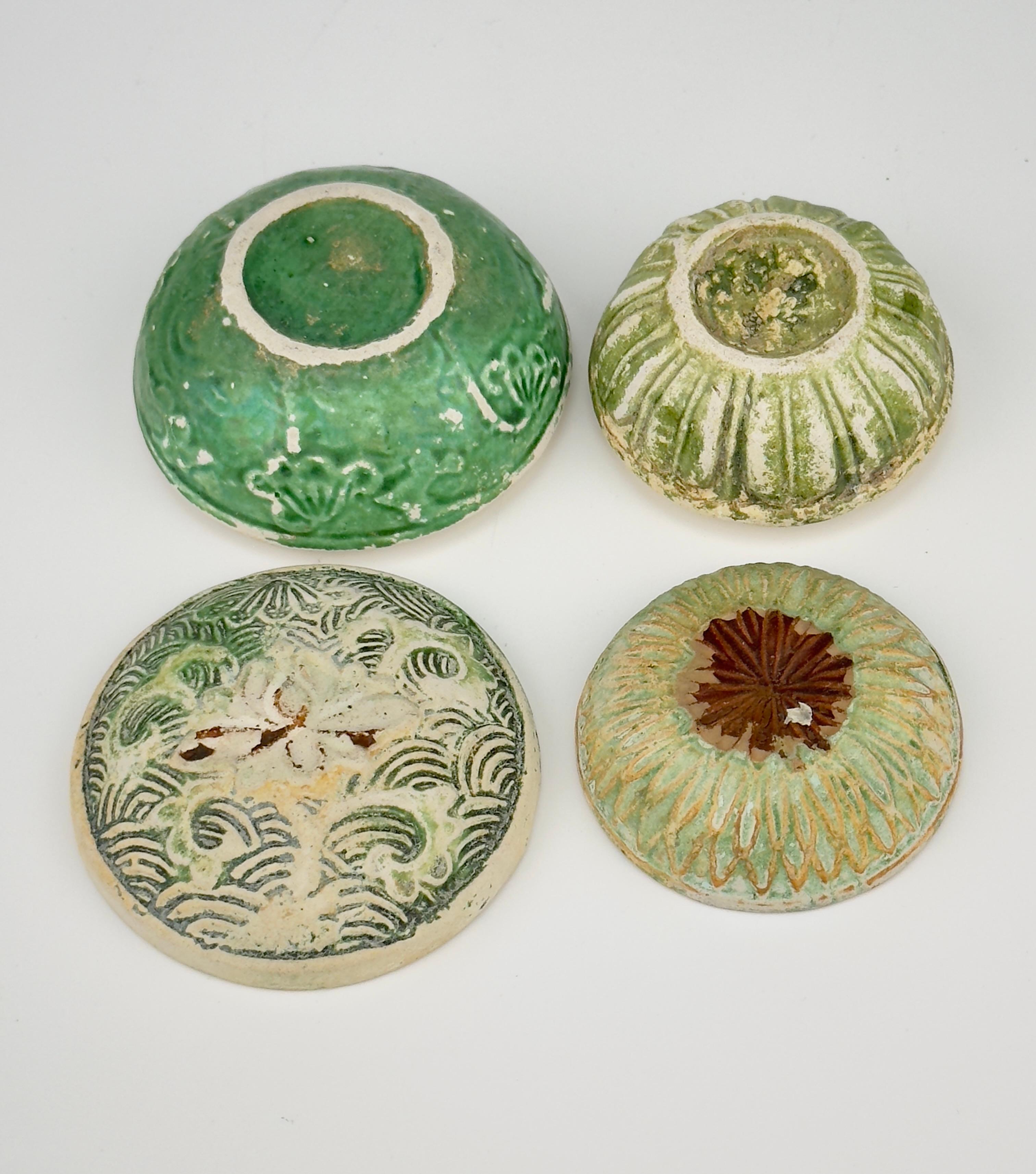 Swatow Lidded Boxes in the shape of Waves and Flowers, Late Ming Era(16-17th c) For Sale 1