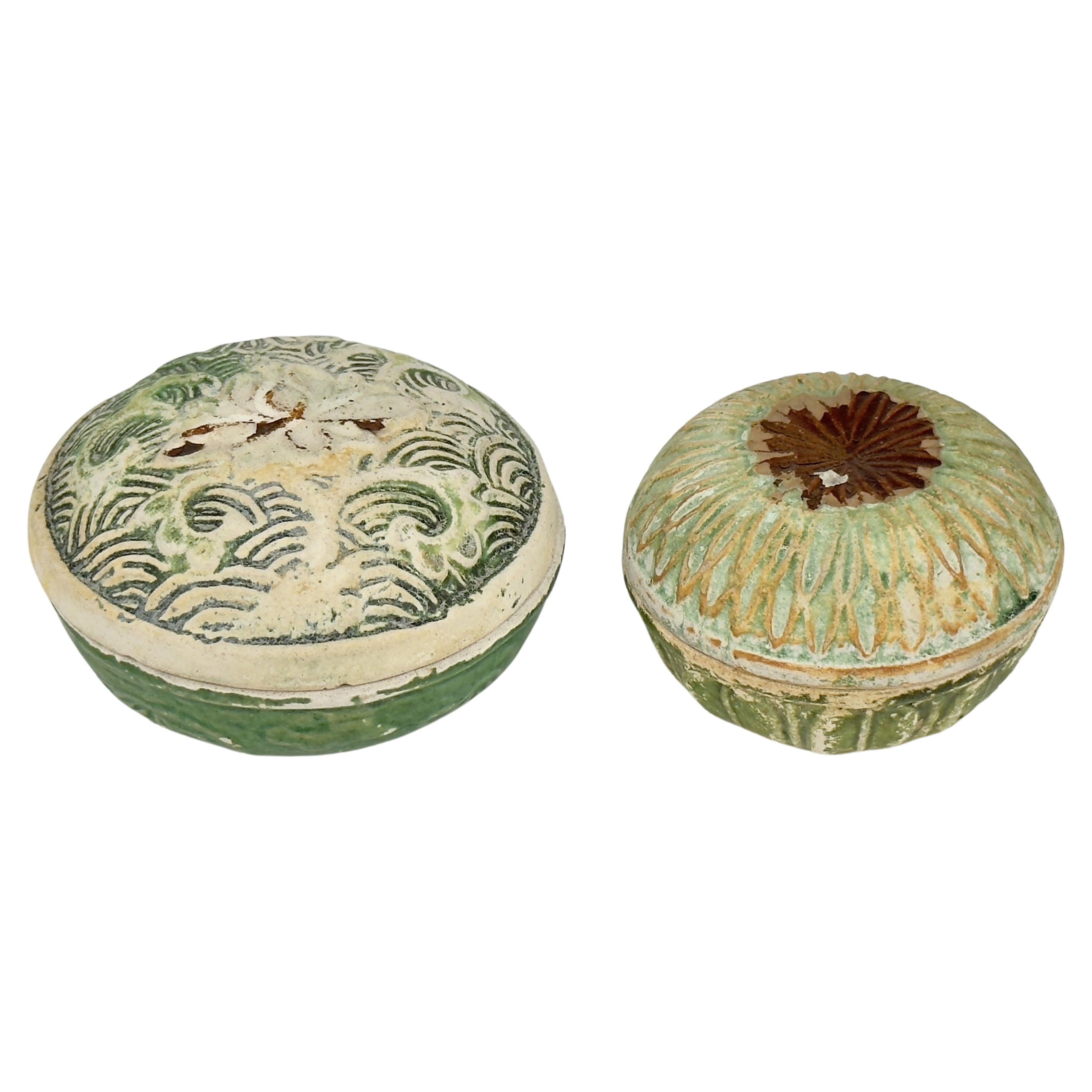 Swatow Lidded Boxes in the shape of Waves and Flowers, Late Ming Era(16-17th c) For Sale