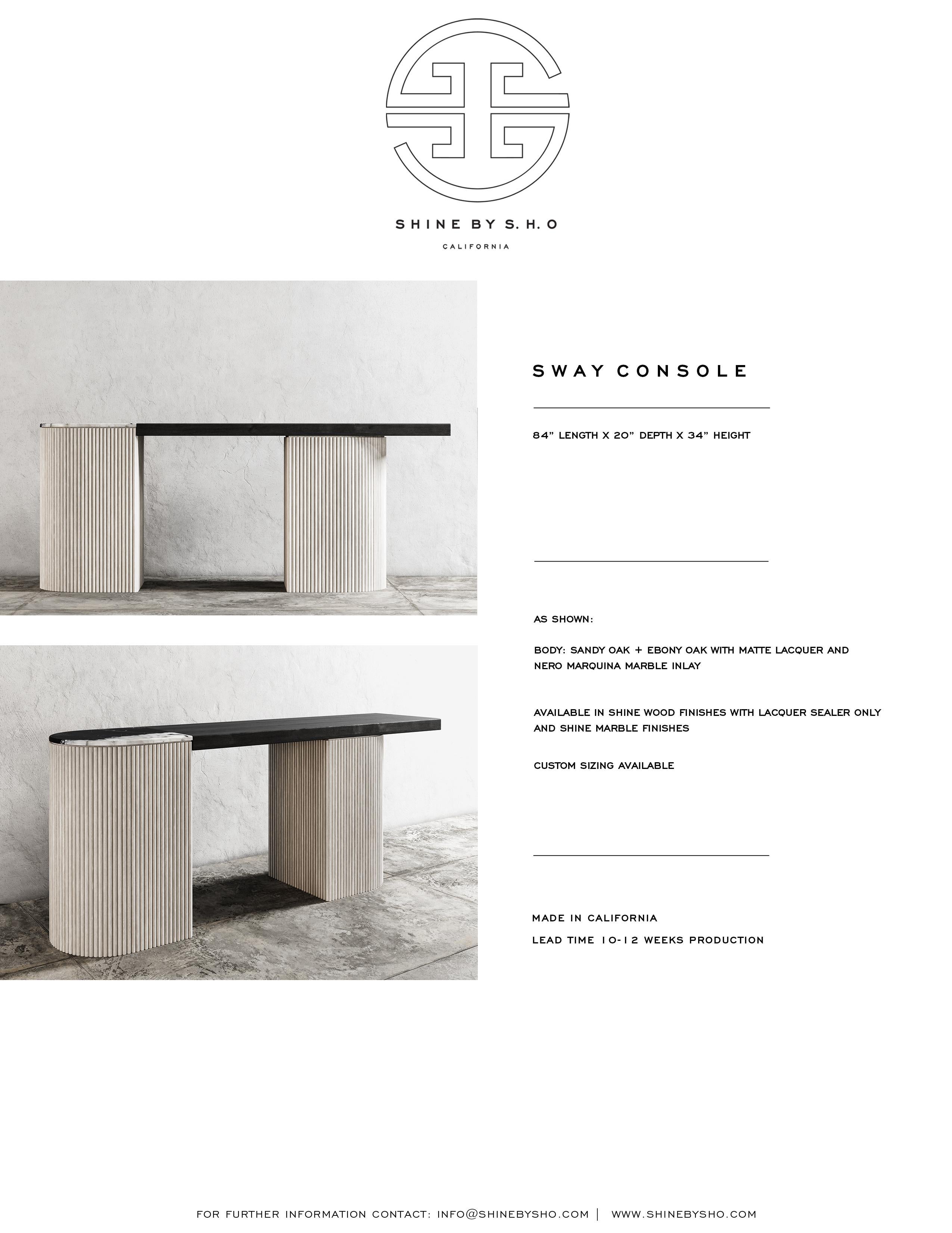 SWAY CONSOLE – modernes Design mit Sandy & Ebenholz-Eiche, Nero Marquina-Marmor (21. Jahrhundert und zeitgenössisch) im Angebot