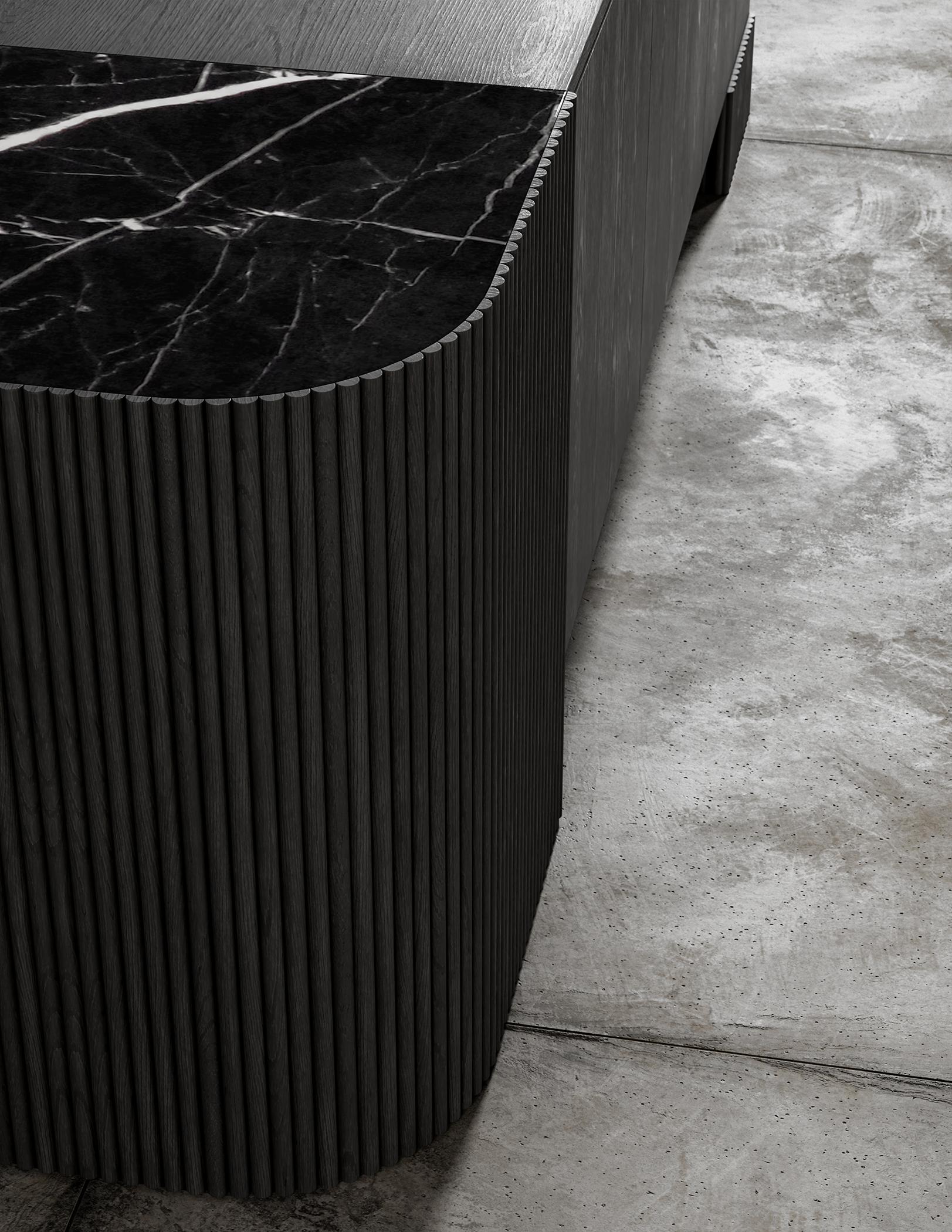 Moderno SWAY CREDENZA - Design moderno con Oak Oak Ebony + Marmo Nero Marquina in vendita