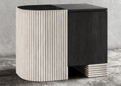 MESA DE NOCHE SWAY - Diseño Moderno con Roble Arenoso y Ébano + Mármol Nero Marquina