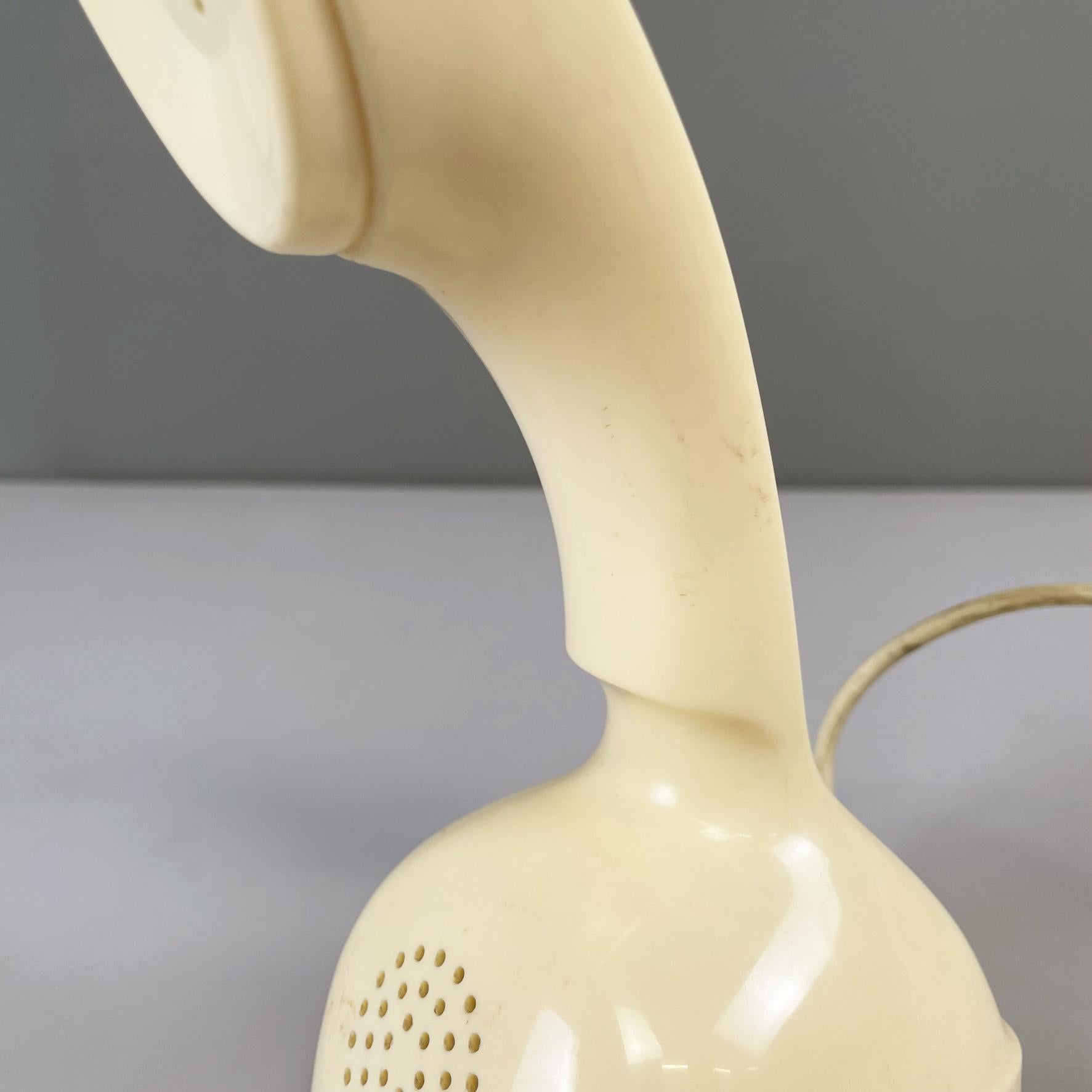 Suède, milieu du siècle Téléphone de bureau en plastique beige Ericofon Cobra par Ericsson, années 1950 en vente 1