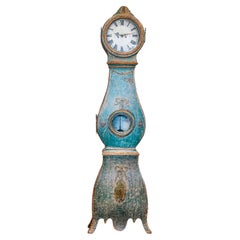 Horloge Mora suédoise d'époque rococo des années 1770 avec motifs de guirlandes et de rubans peints à la main