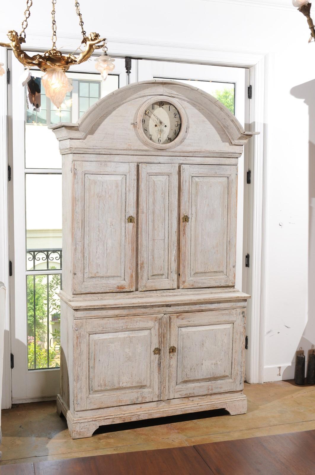 Swedish 1780s Gustavian Painted Clock Cupboard with Bonnet Top and Doors In Good Condition In Atlanta, GA