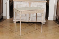 Table console suédoise des années 1780 peinte à la Gustavienne avec frise sculptée de feuillage