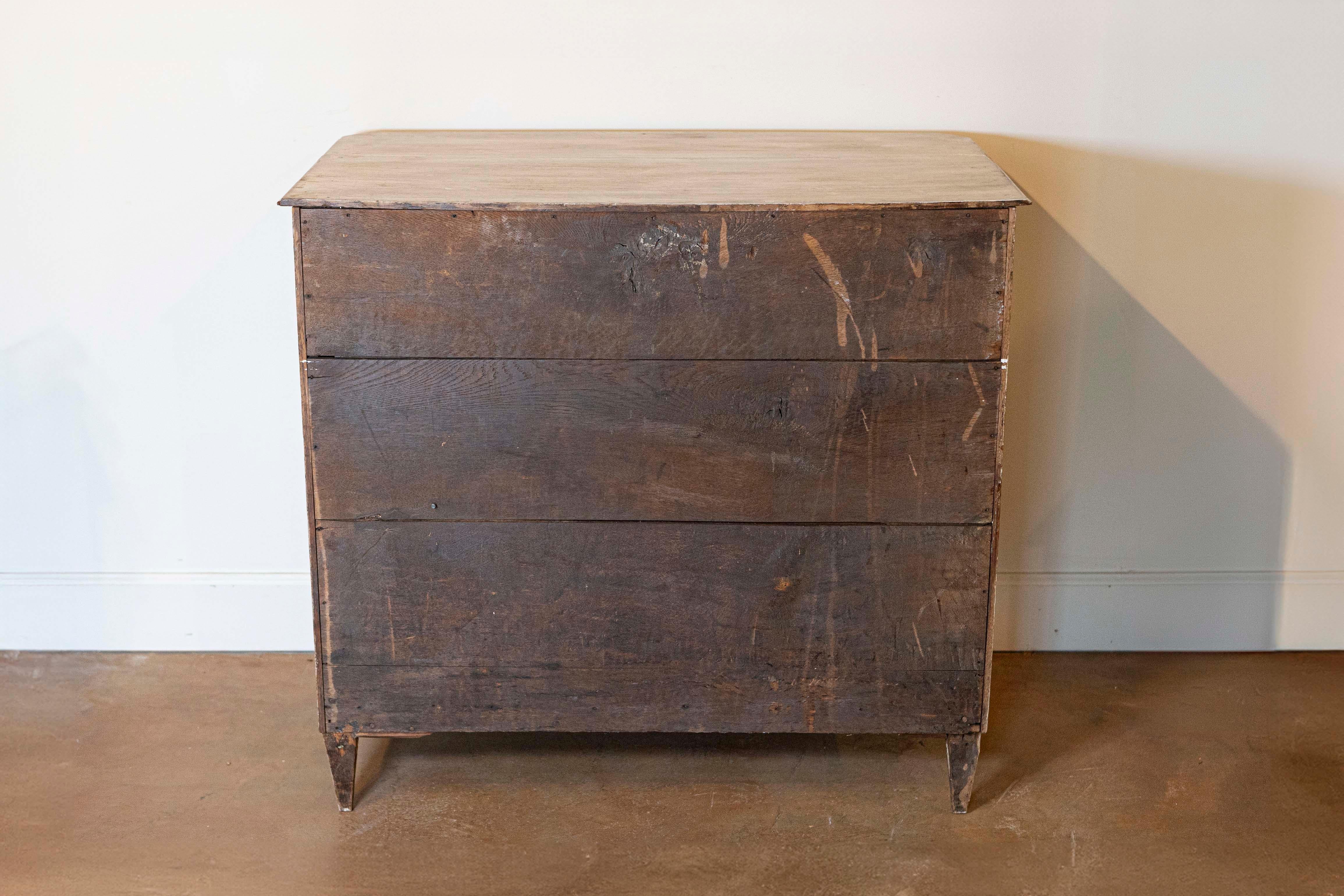 Swedish 1780s Gustavian Period Four-Drawer Commode with Chamfered Side Posts For Sale 1