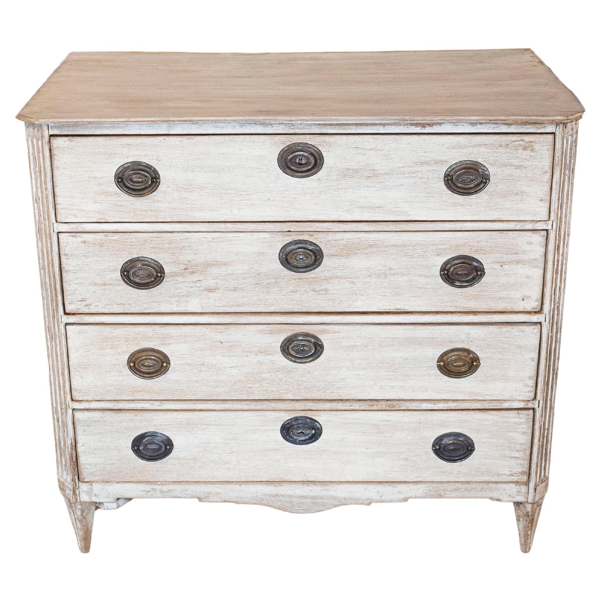 Swedish 1780s Gustavian Period Four-Drawer Commode with Chamfered Side Posts For Sale