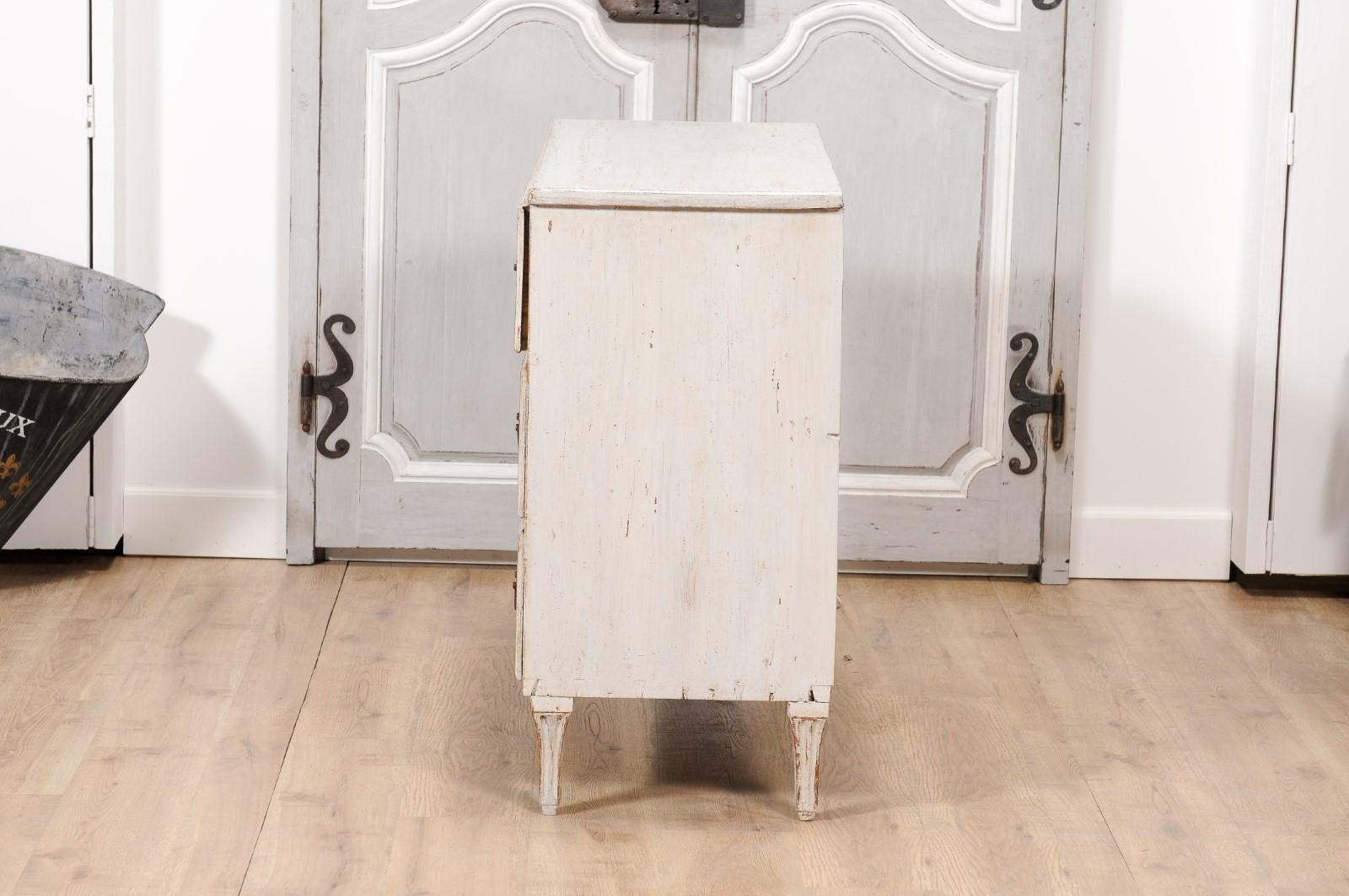 Swedish 1790s Gustavian Period Painted Three-Drawer Chest with Carved Feet For Sale 5