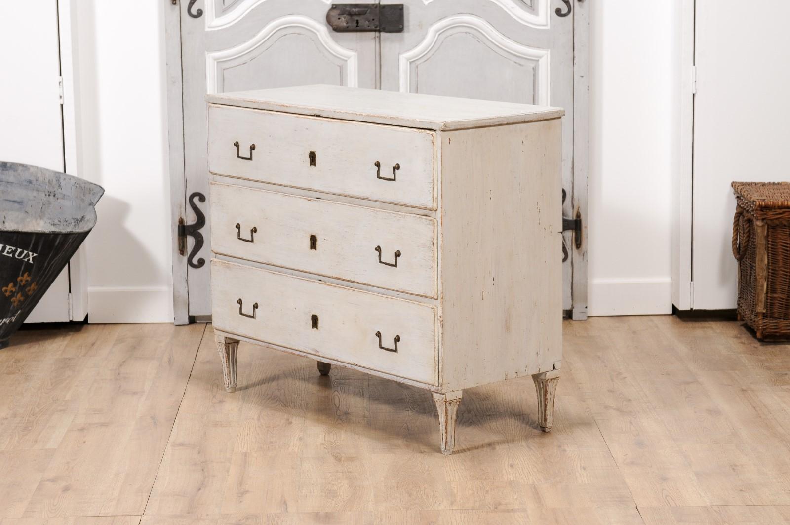 Swedish 1790s Gustavian Period Painted Three-Drawer Chest with Carved Feet For Sale 6