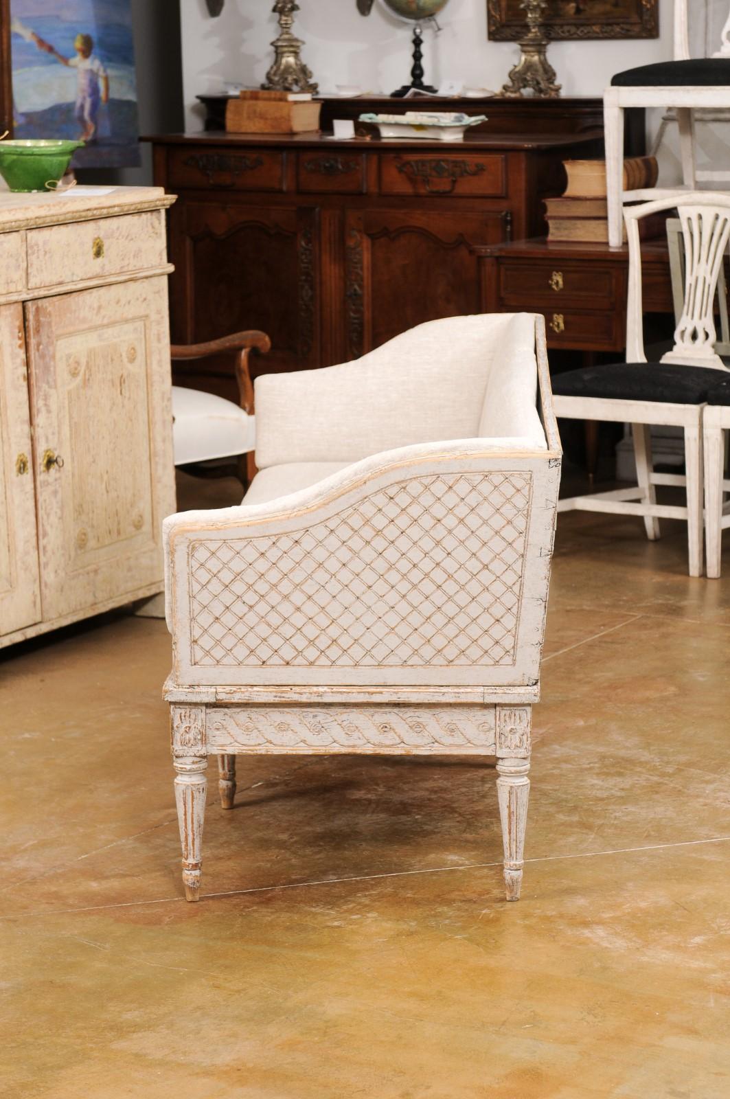 Swedish 1790s Gustavian Period Painted Trågsoffa with Carved Guilloche Frieze 5