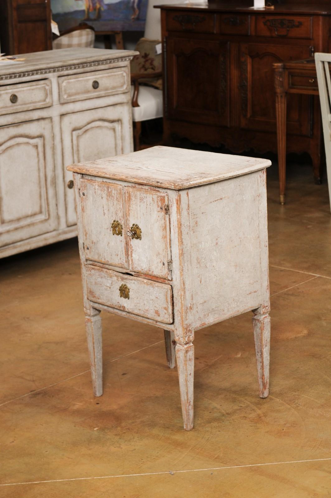 Swedish 1790s Gustavian Period Painted Wood Nightstand with Distressed Patina 6